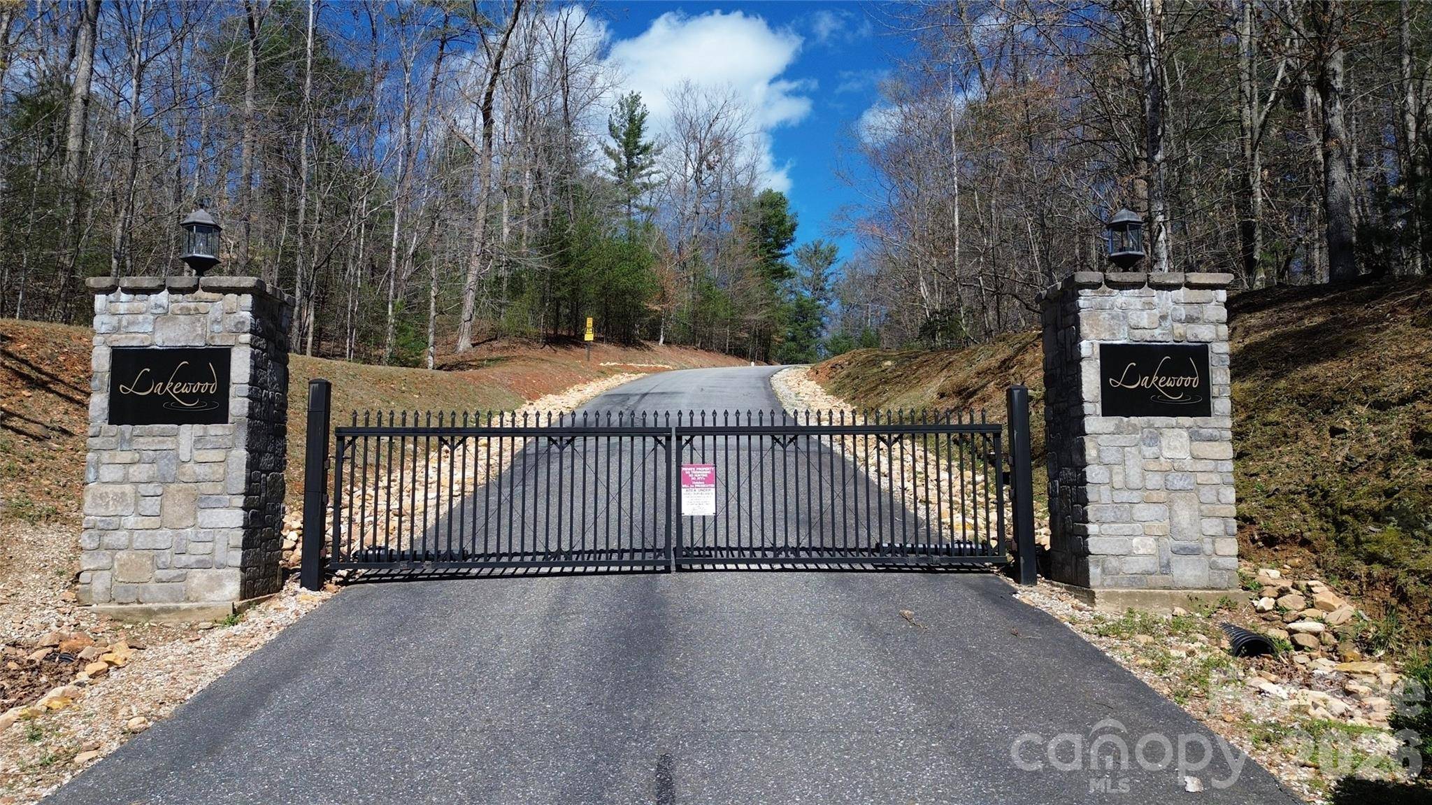 91 West Lake RD #91, Marion, NC 28752