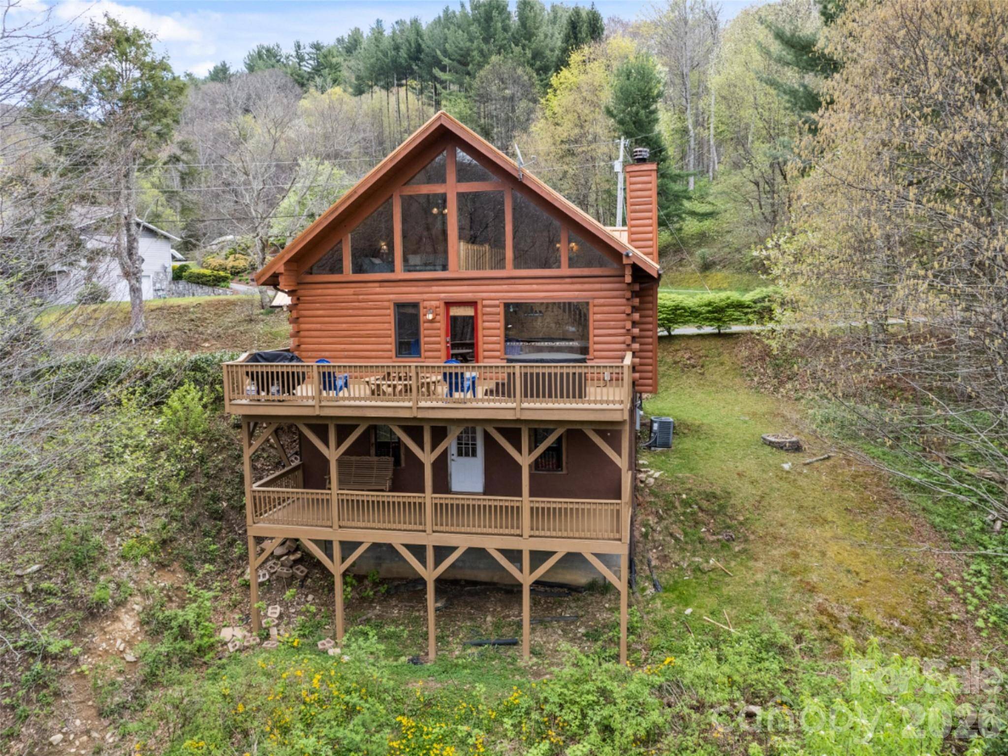 91 Copper Spur RD, Maggie Valley, NC 28751