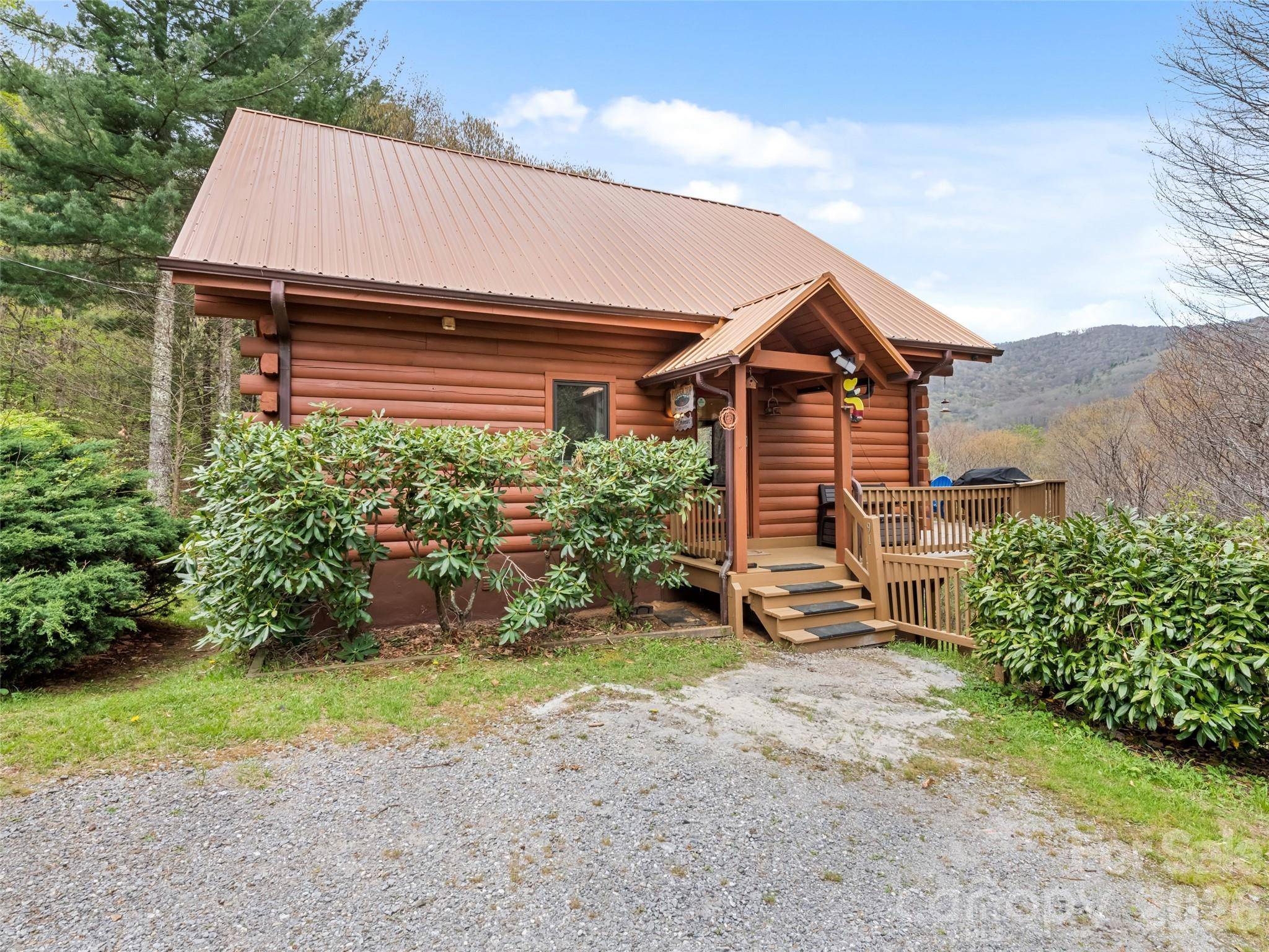 91 Copper Spur RD, Maggie Valley, NC 28751