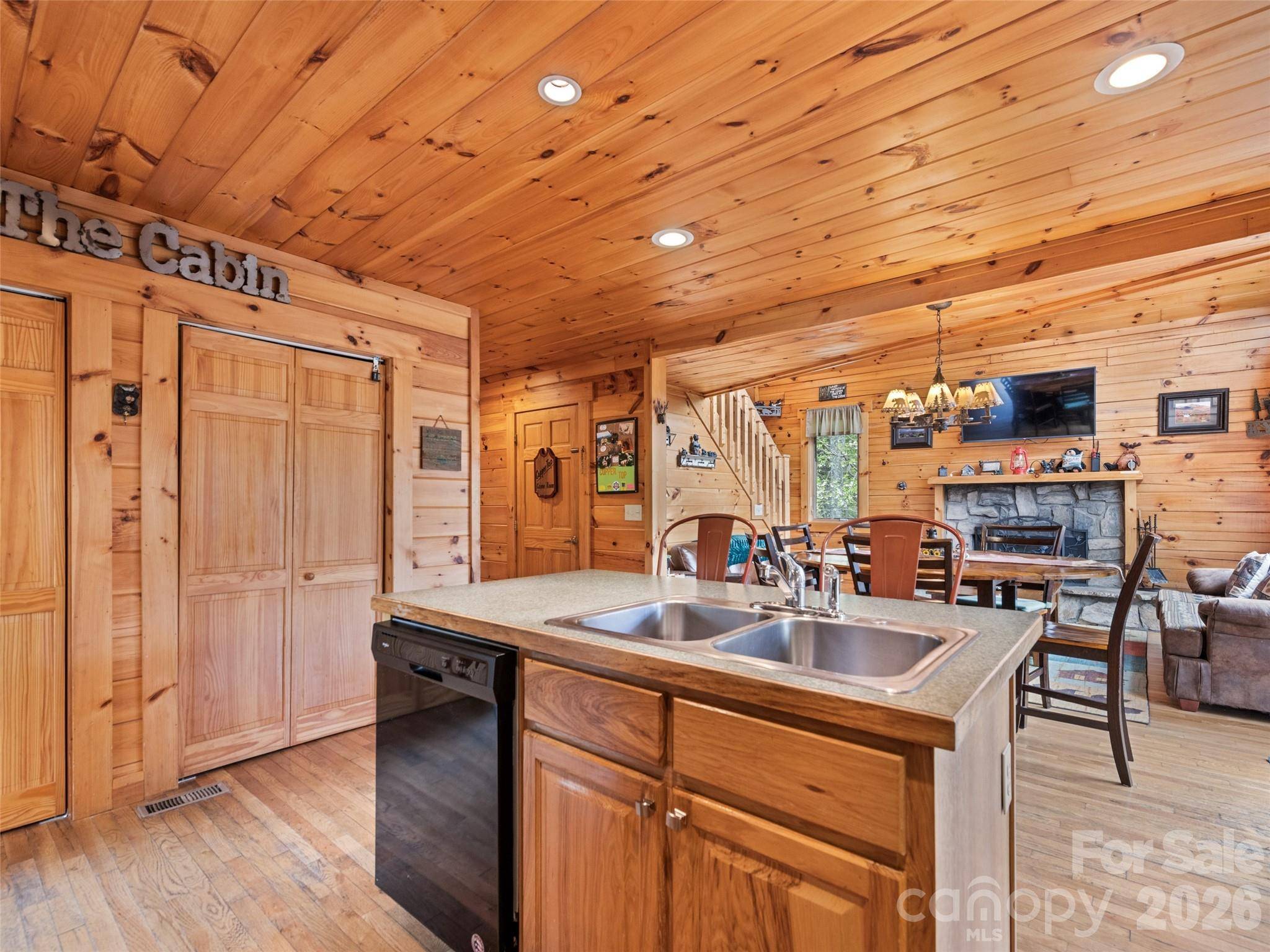 91 Copper Spur RD, Maggie Valley, NC 28751