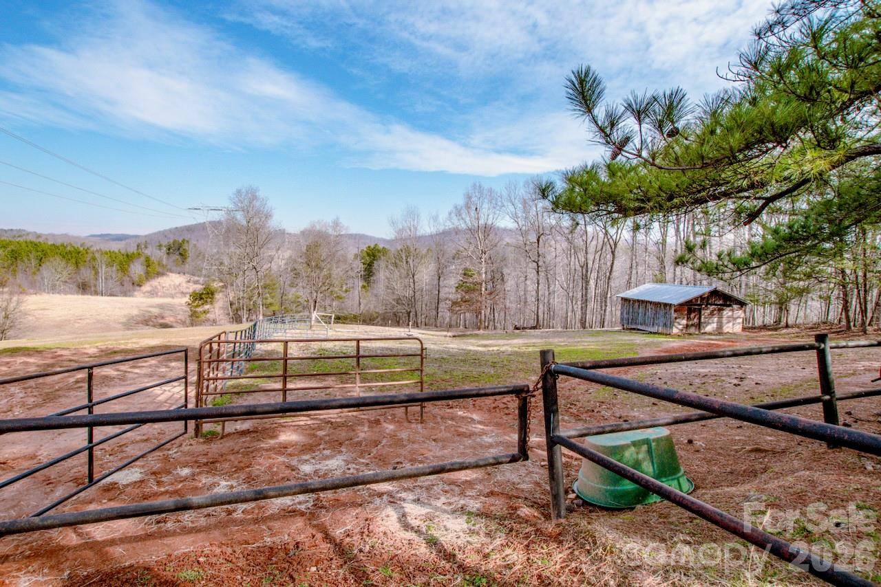 508 Liles LN, Hiddenite, NC 28636