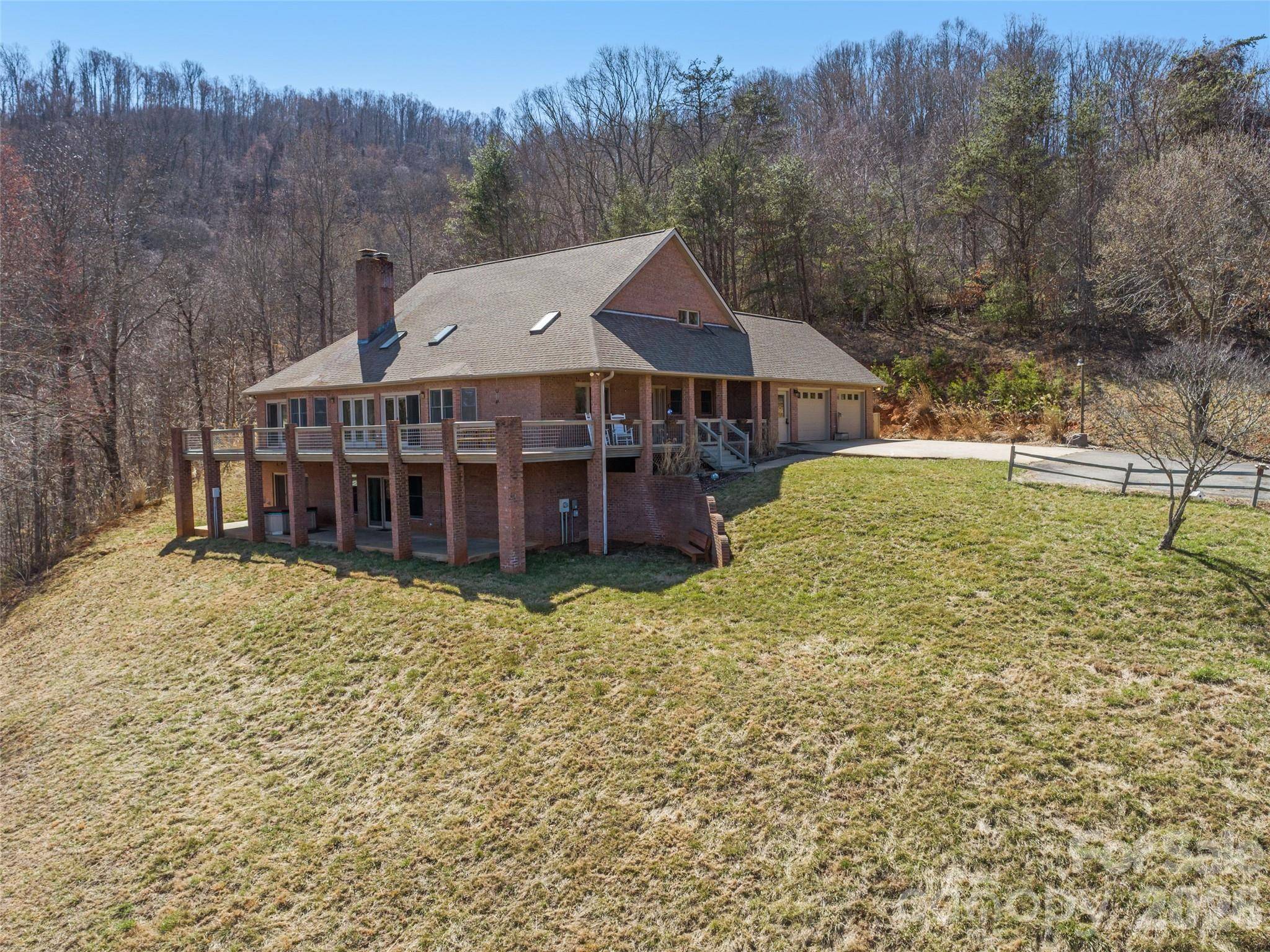 126 Hillcrest DR, Barnardsville, NC 28709
