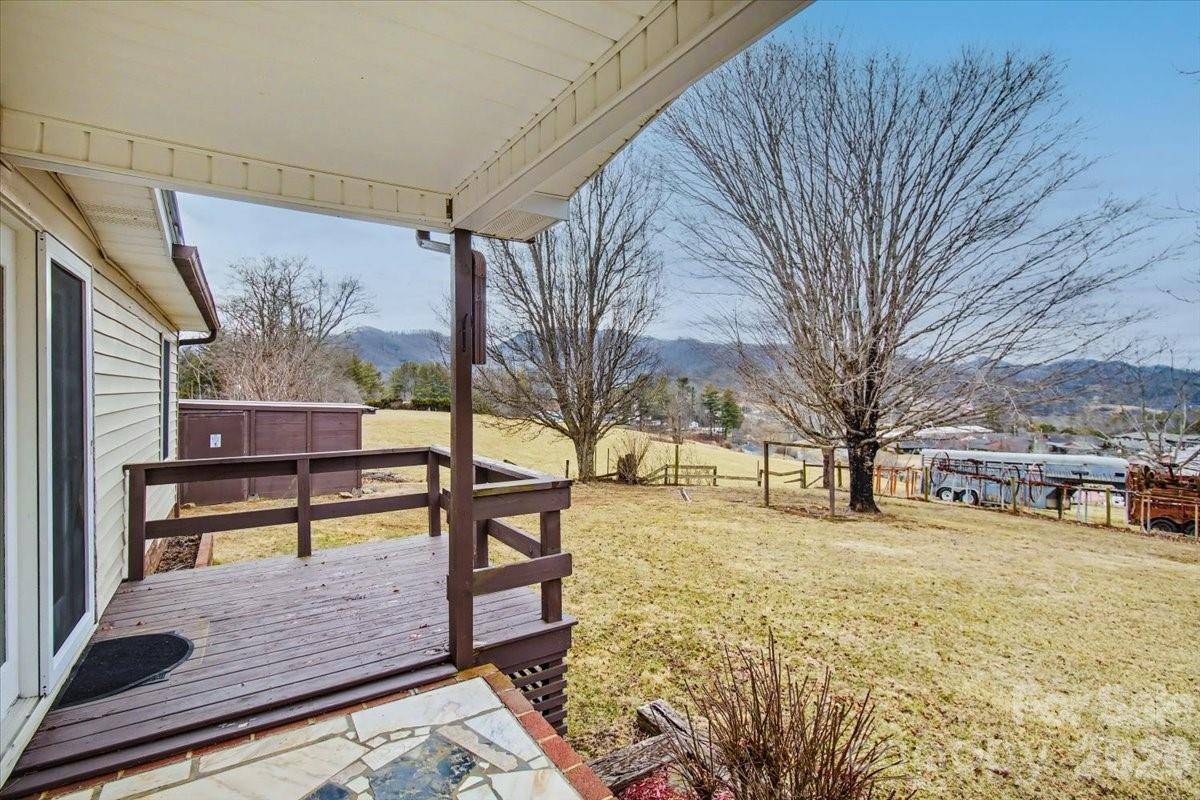 170 Styles RD, Burnsville, NC 28714