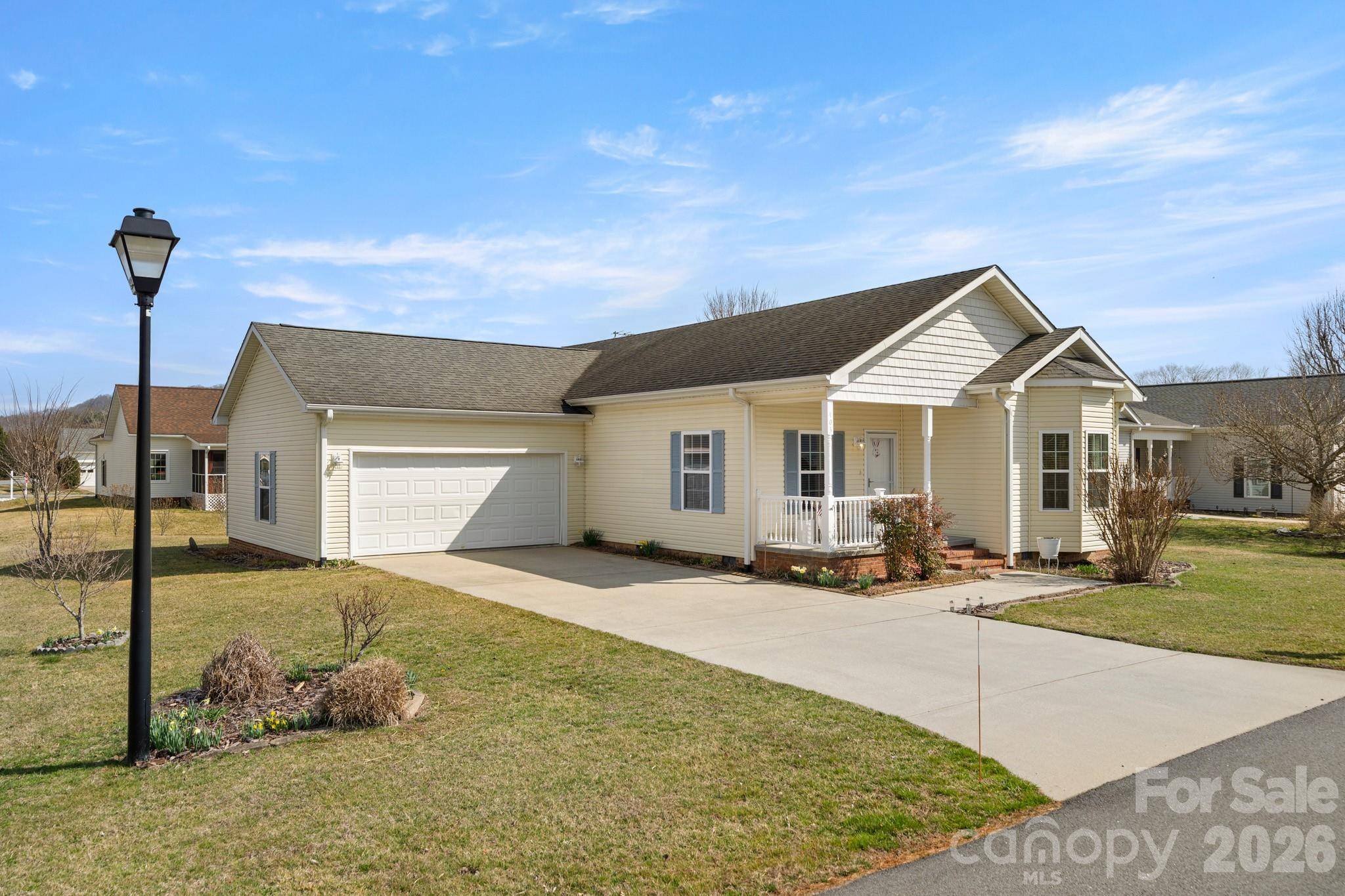 403 Sassafras DR, Hendersonville, NC 28739