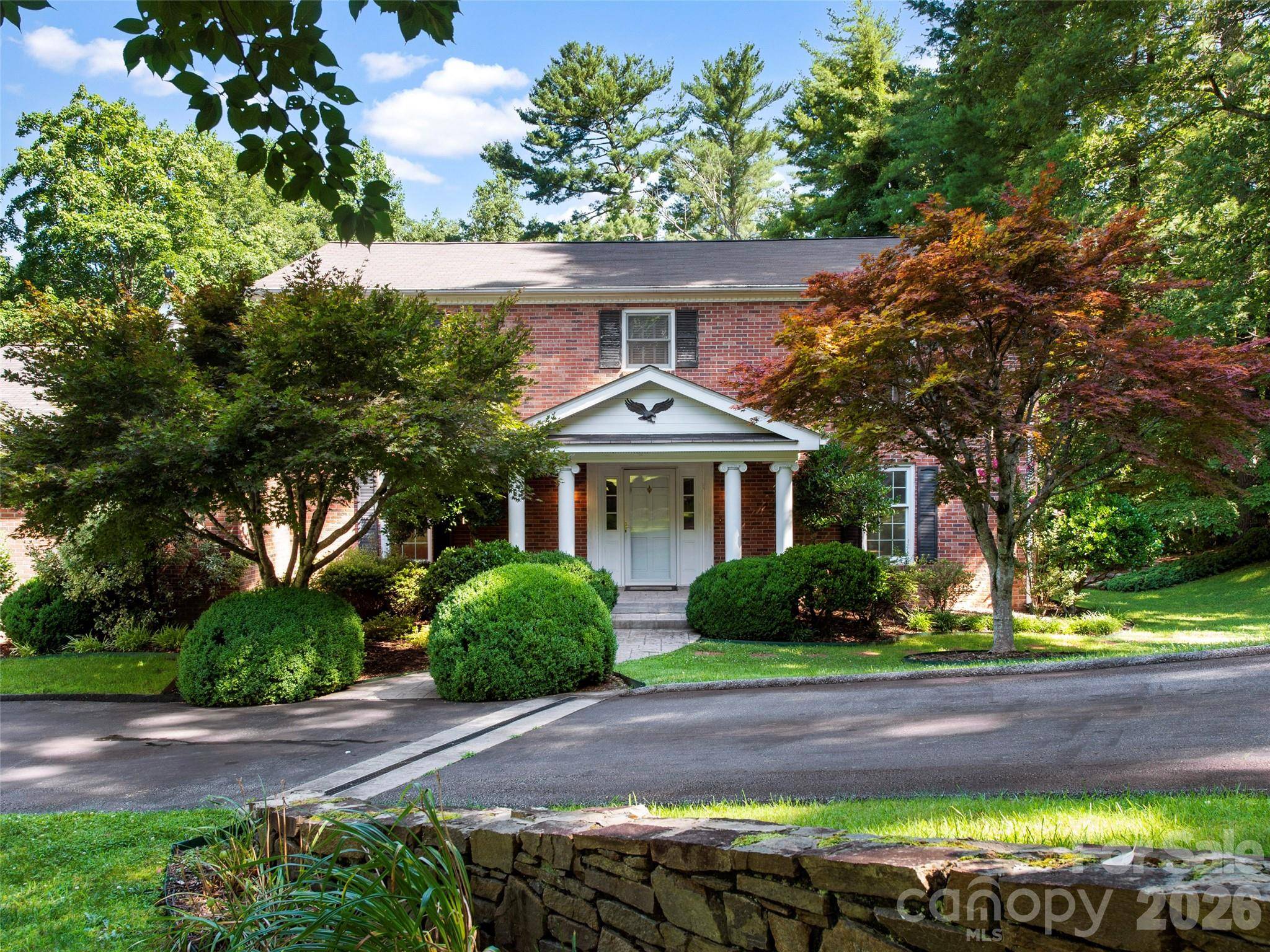 110 Glengary DR, Flat Rock, NC 28731