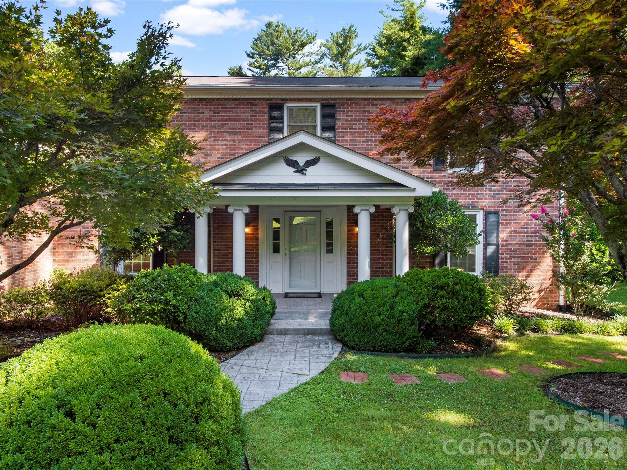 110 Glengary DR, Flat Rock, NC 28731