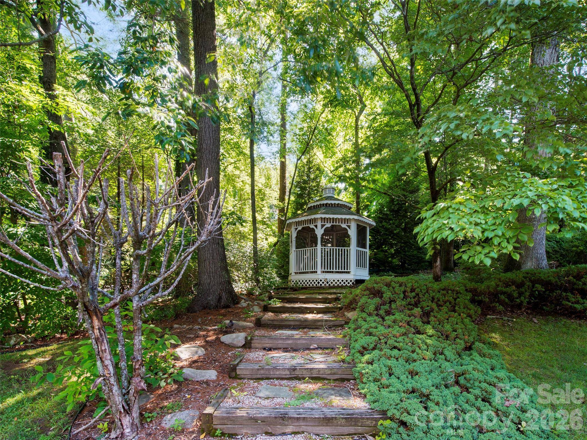 110 Glengary DR, Flat Rock, NC 28731