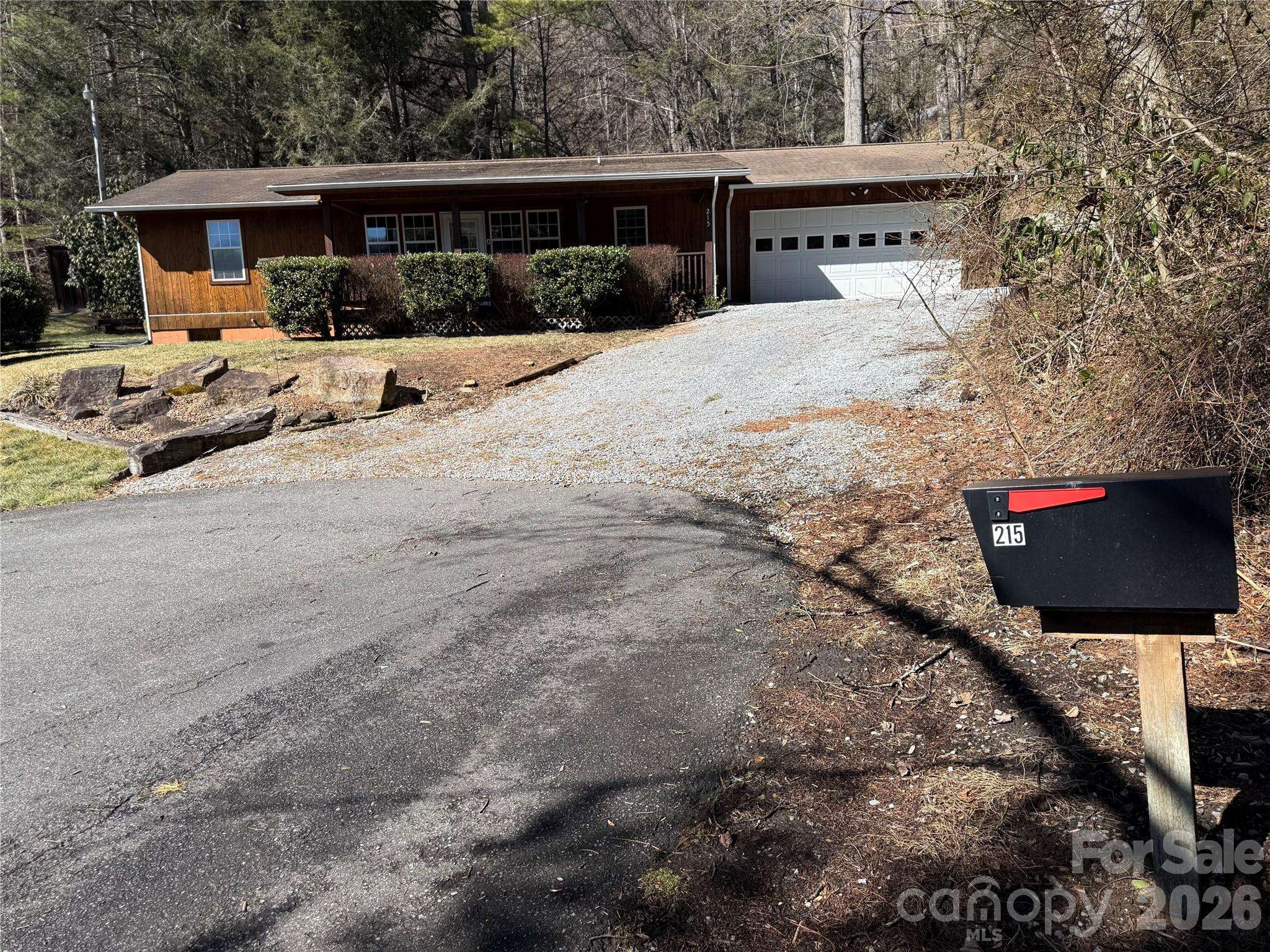 215 Pinellas LN, Waynesville, NC 28785