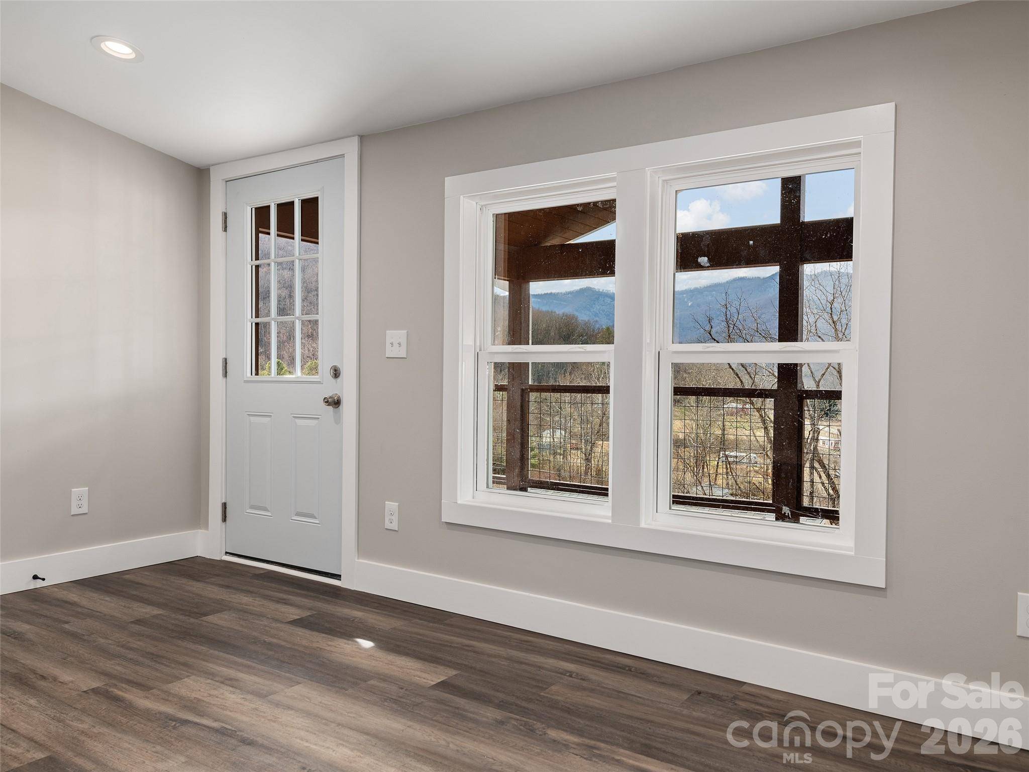 22 Honey Locust LN, Candler, NC 28715