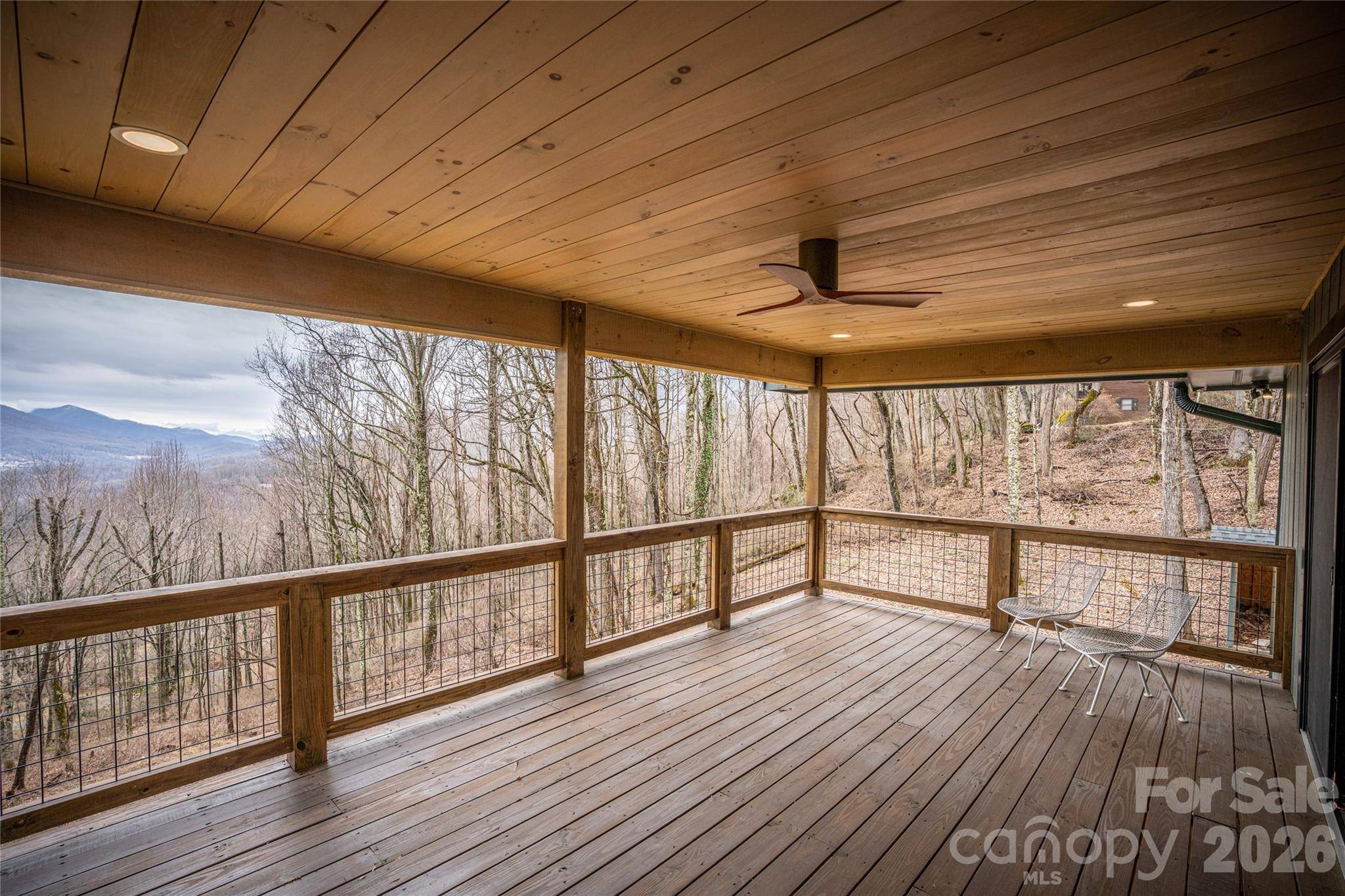 453 Friendly Acres DR, Waynesville, NC 28786