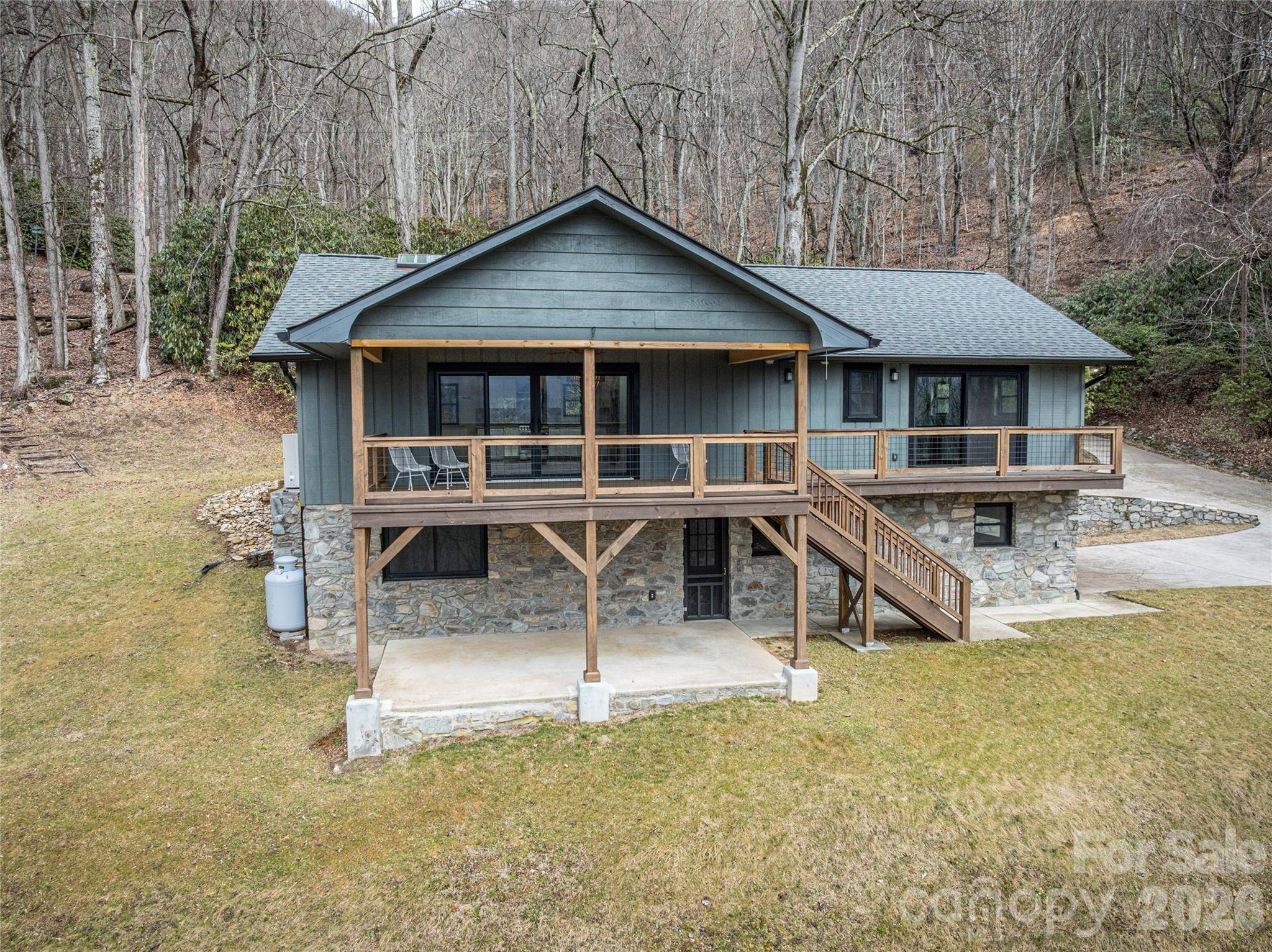 453 Friendly Acres DR, Waynesville, NC 28786