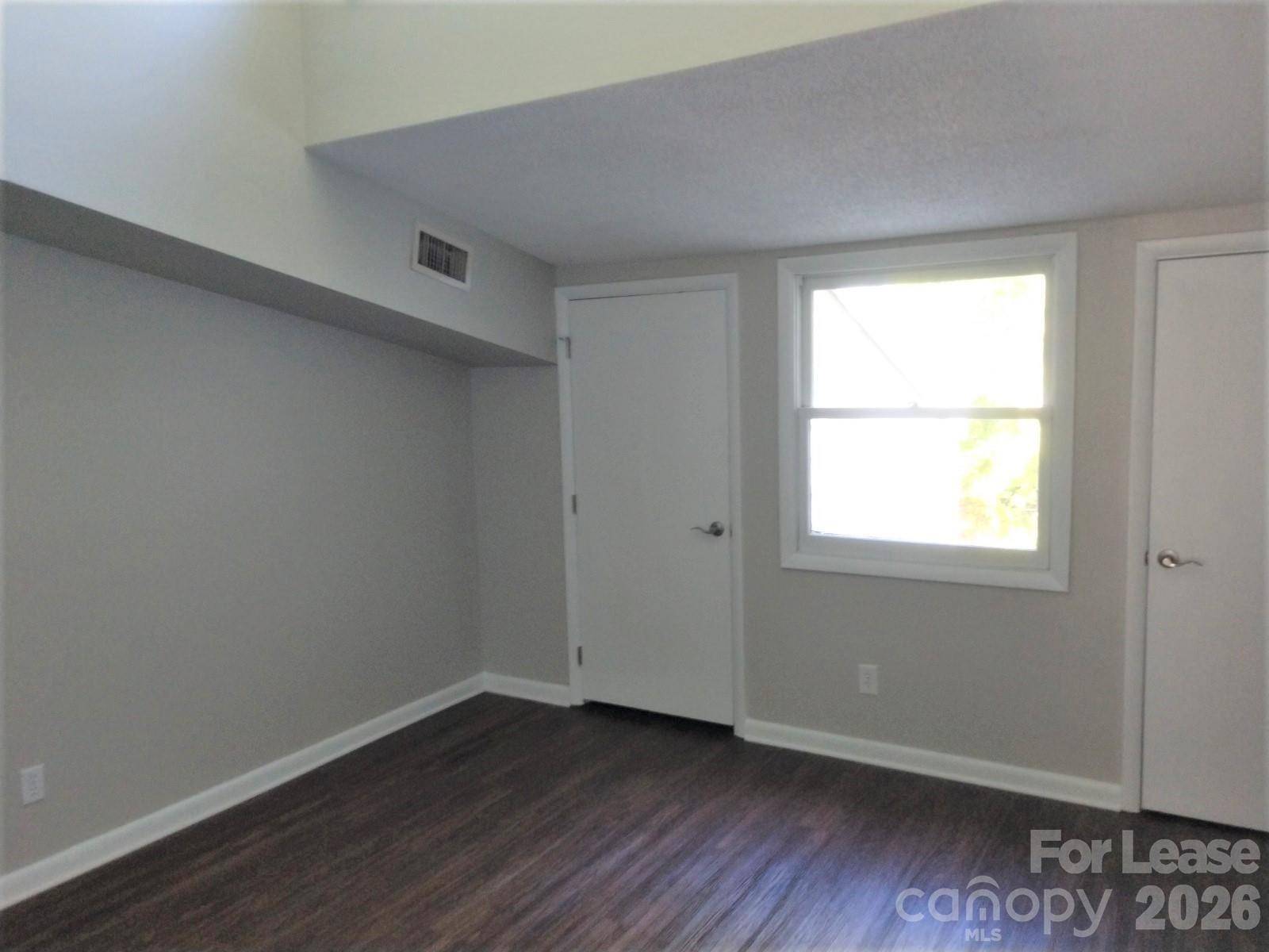 604 E Iredell AVE #5, Mooresville, NC 28115