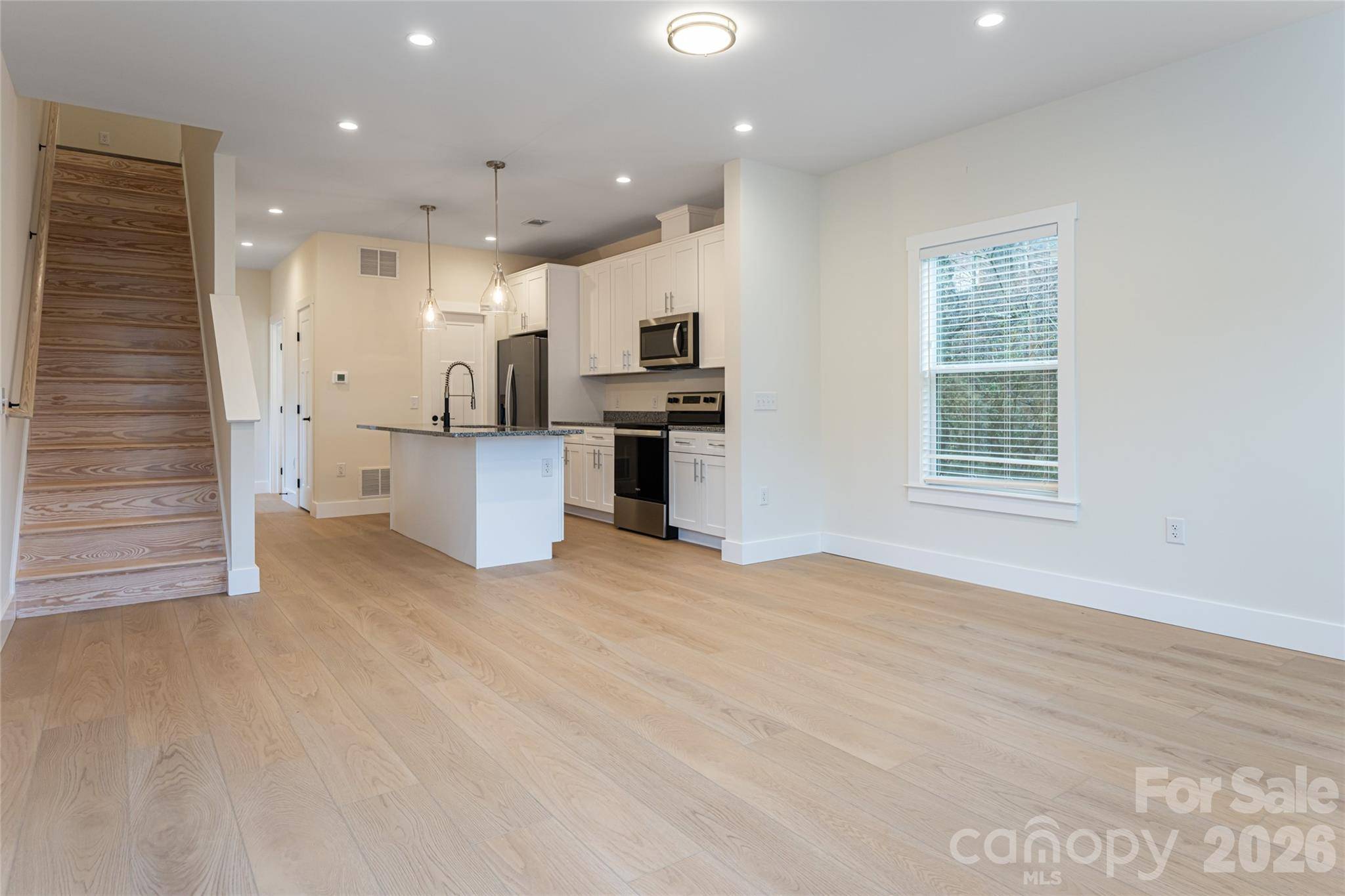 4 Wyndom LN, Asheville, NC 28805
