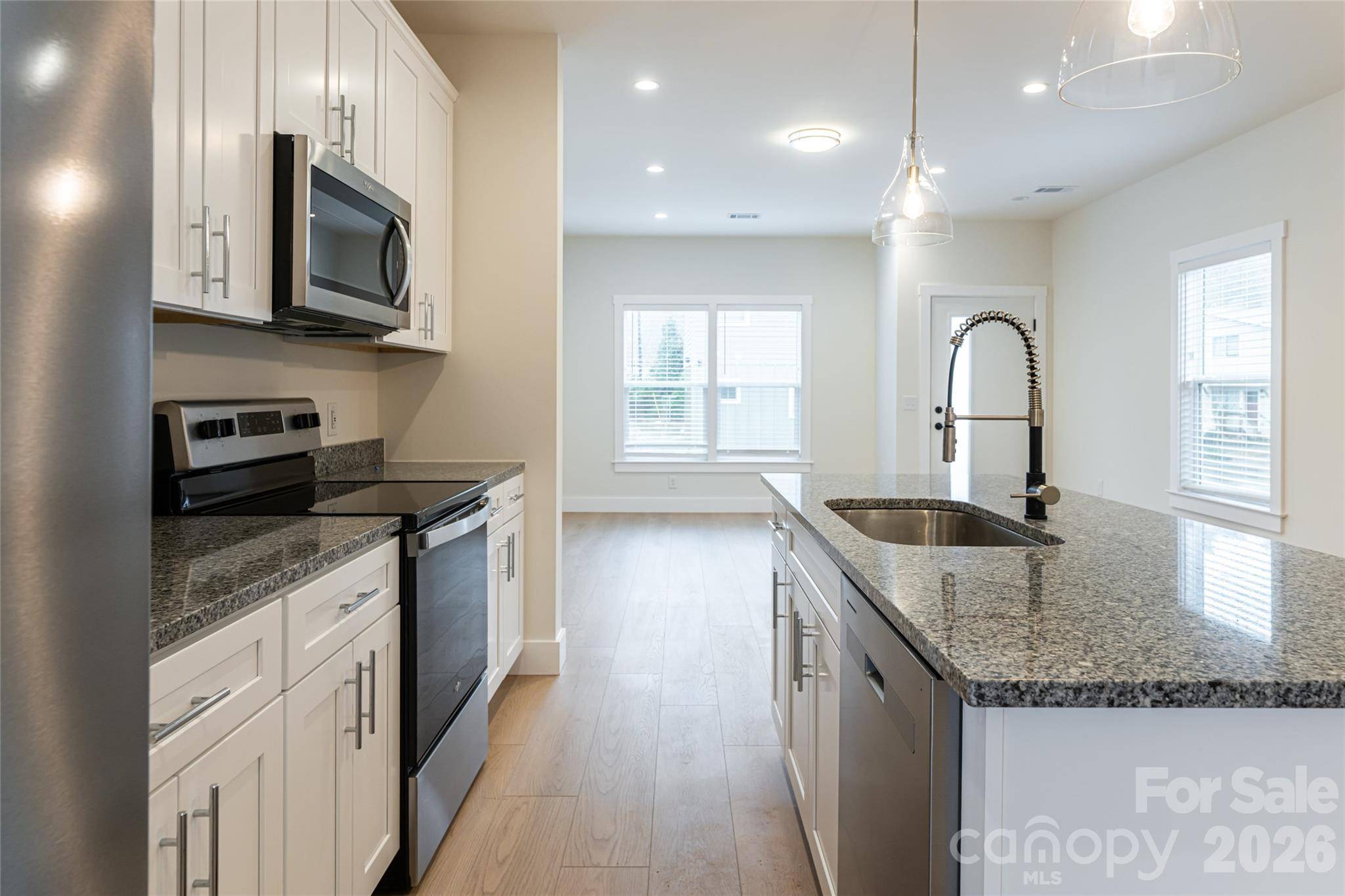 4 Wyndom LN, Asheville, NC 28805