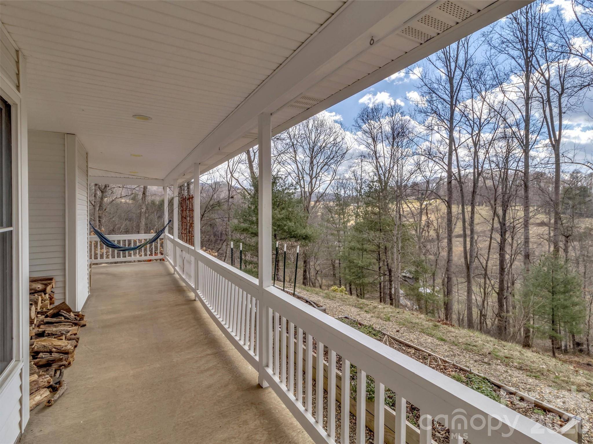 109 Paradise CIR, Clyde, NC 28721