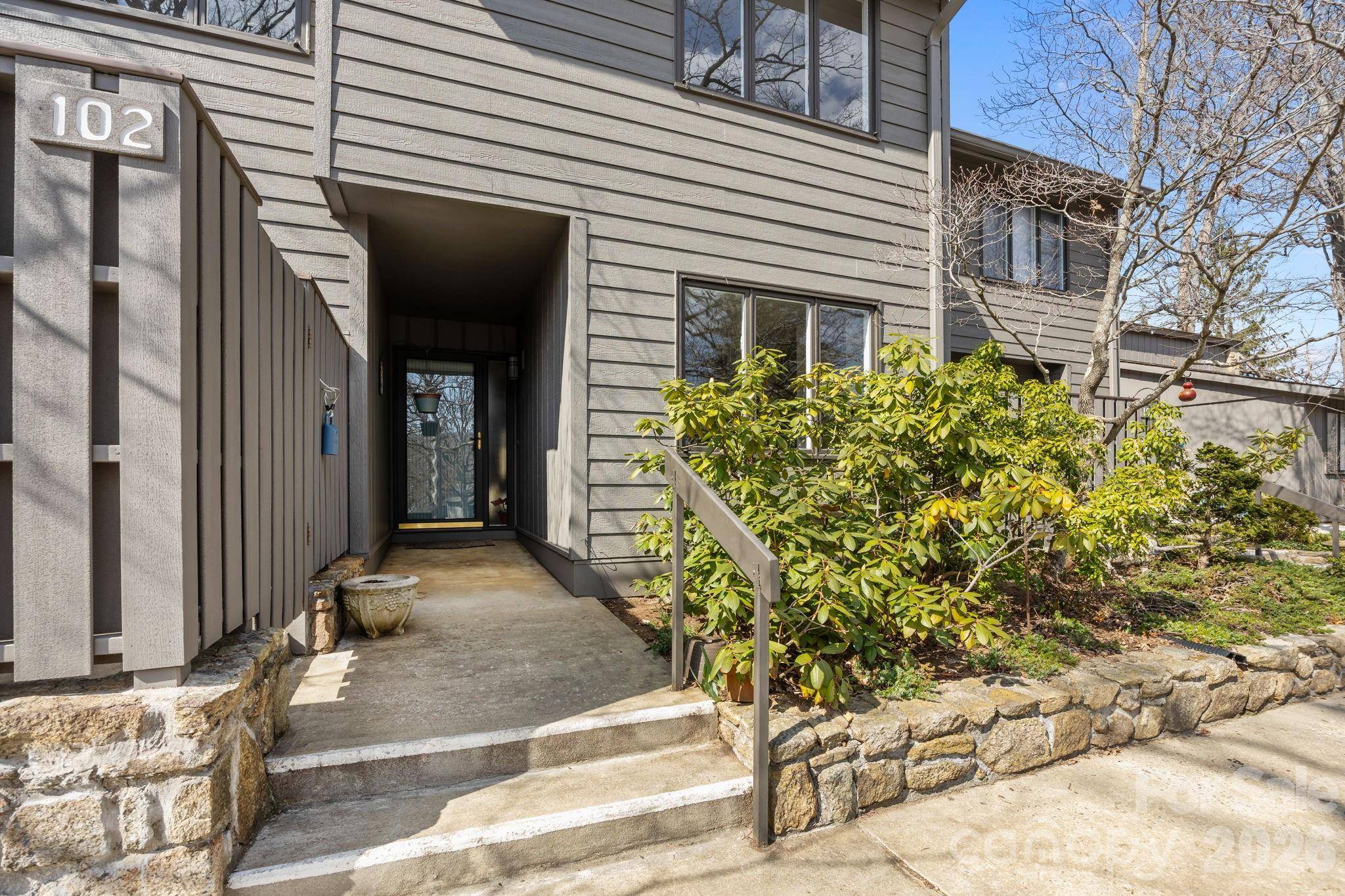 102 Crowfields DR, Asheville, NC 28803