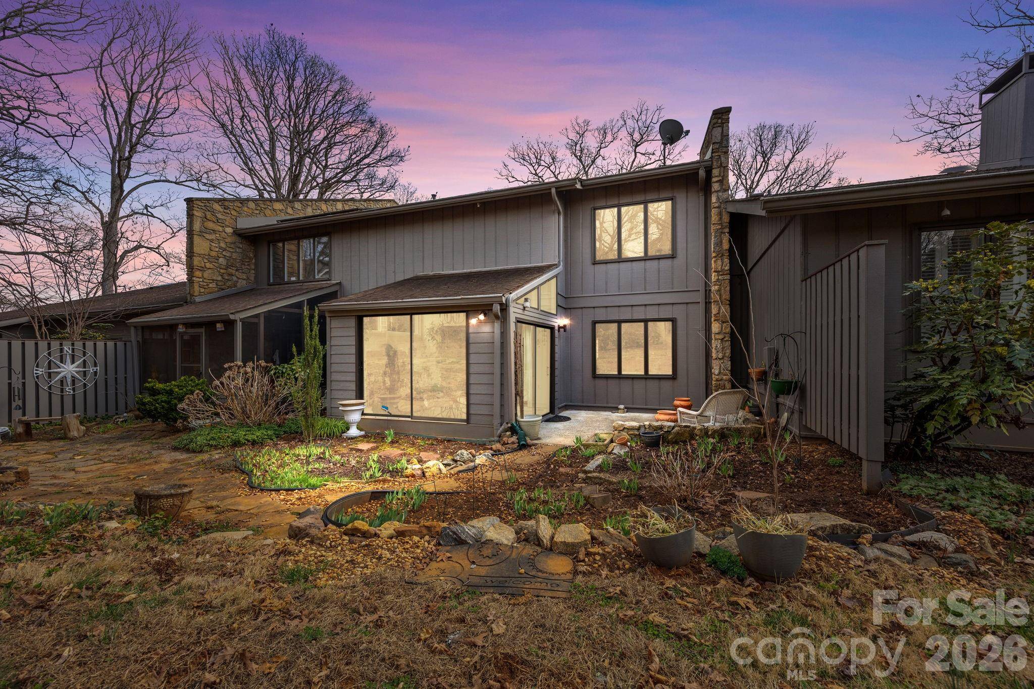 102 Crowfields DR, Asheville, NC 28803