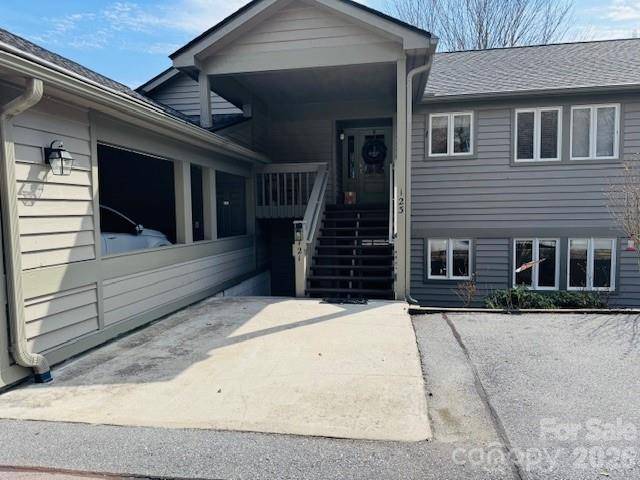 121 Burning Tree LN #121, Flat Rock, NC 28731