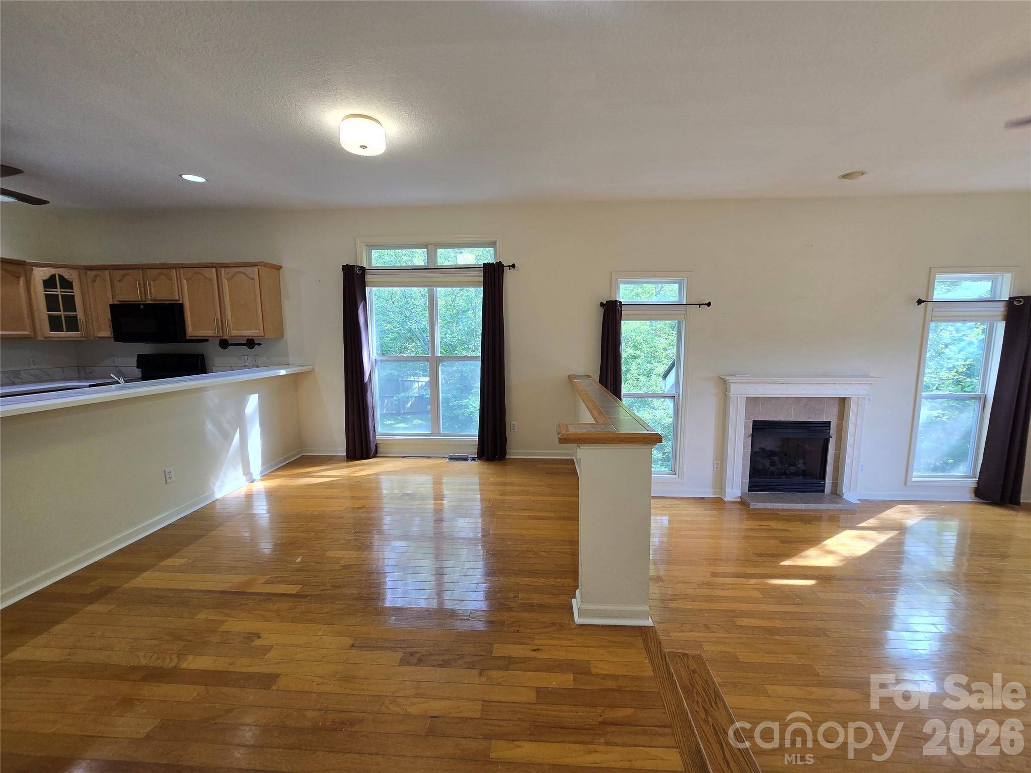 73 Dalya RD, Swannanoa, NC 28778