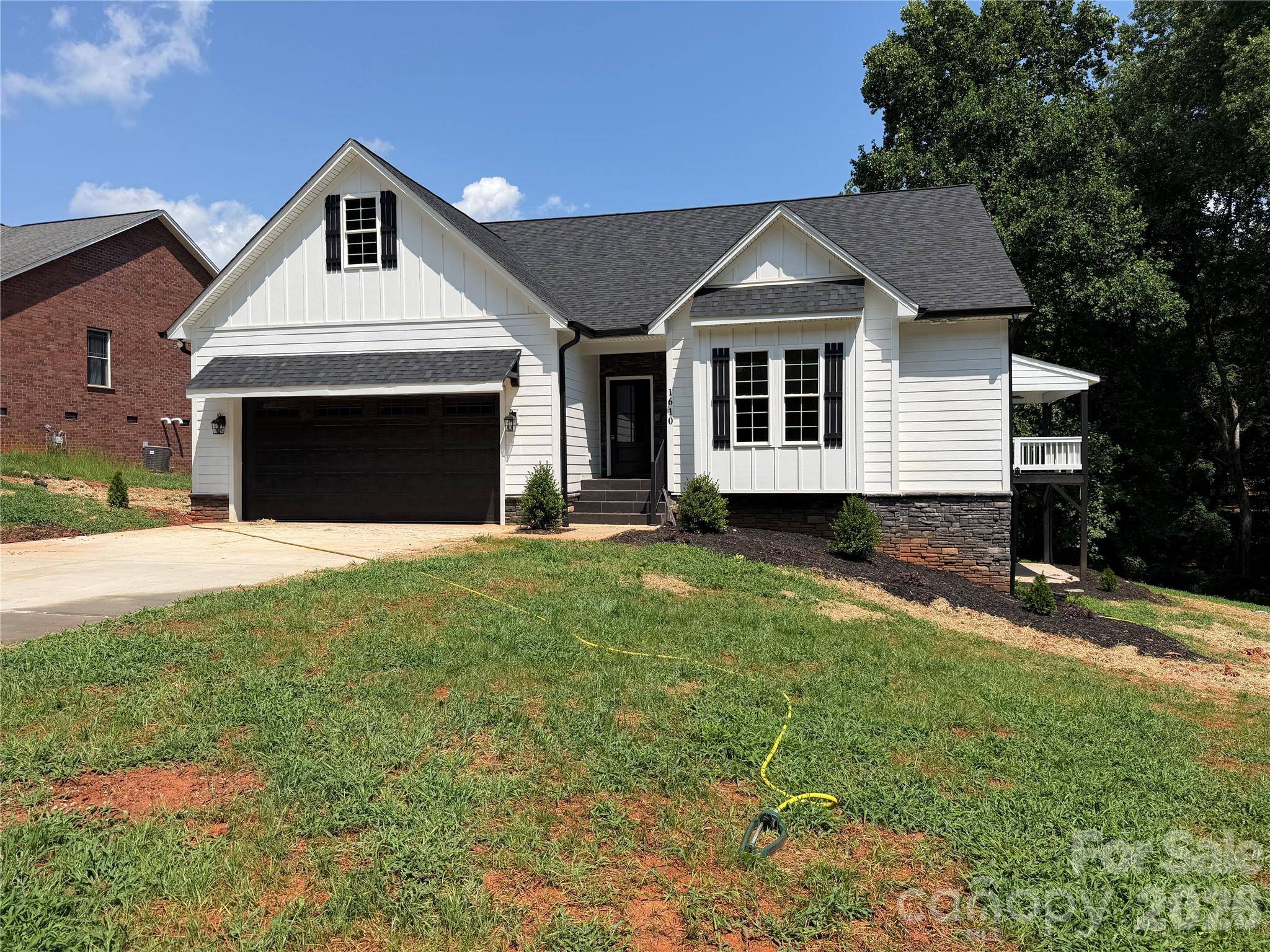 1610 Summerlin PL, Newton, NC 28658
