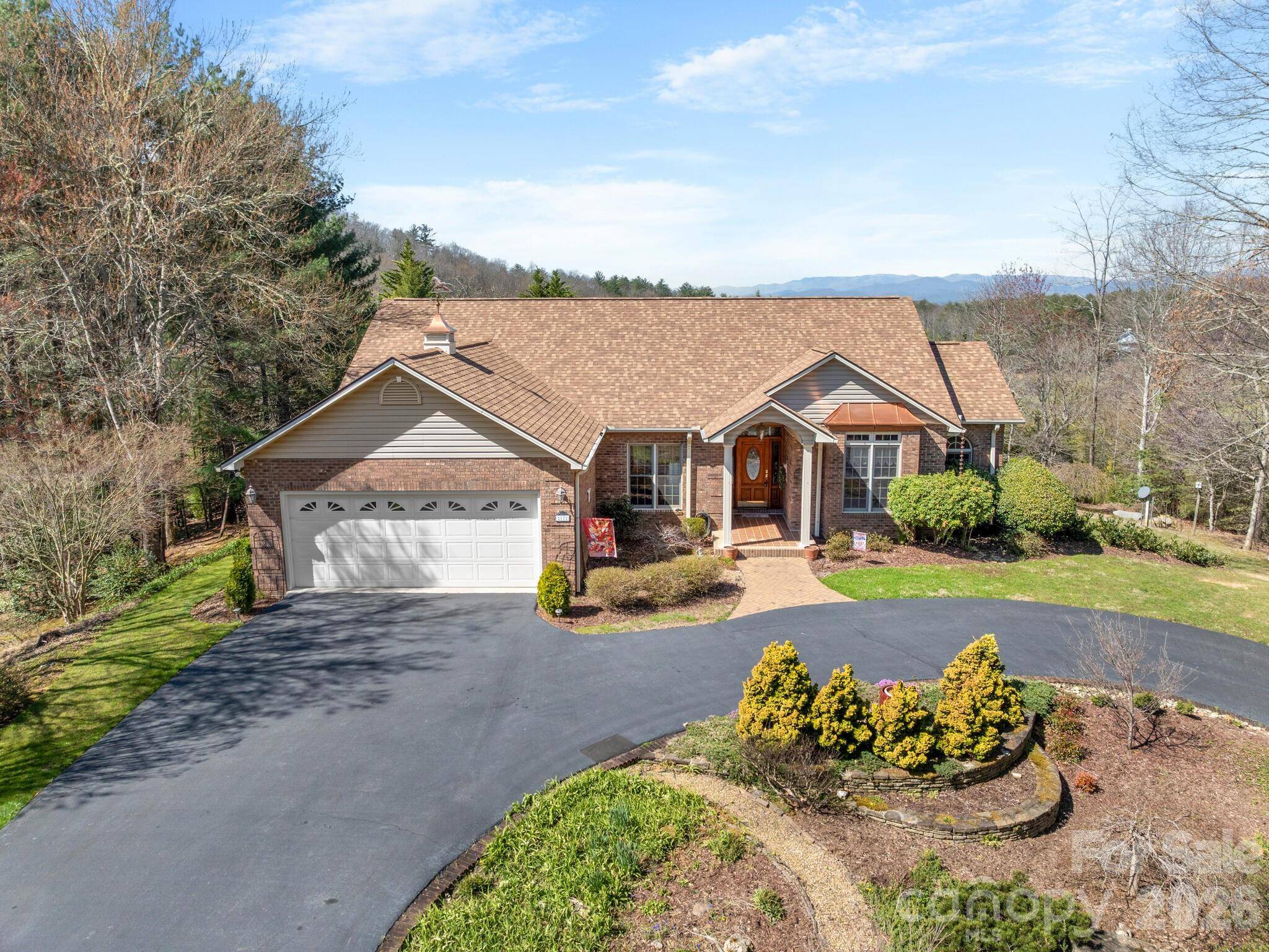 17 Ashton Forest CT, Hendersonville, NC 28739