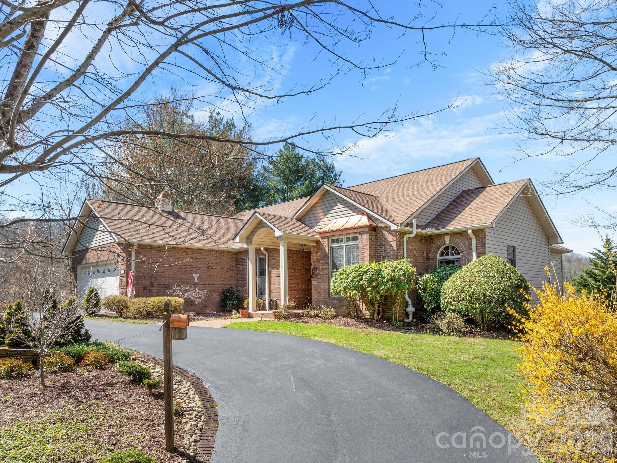 17 Ashton Forest CT, Hendersonville, NC 28739