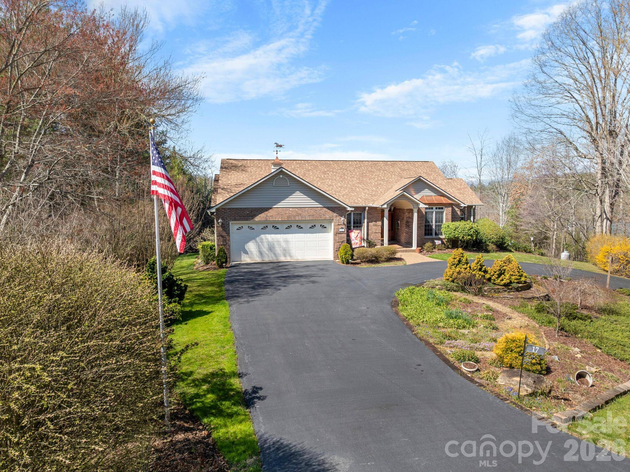 17 Ashton Forest CT, Hendersonville, NC 28739