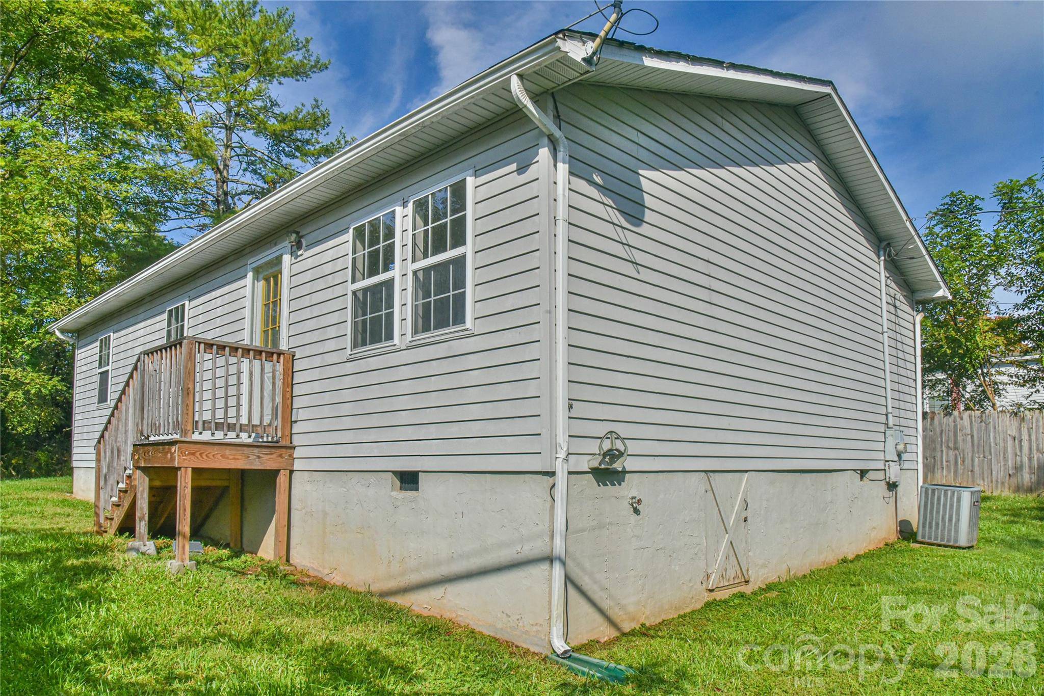 12 Moody ST, Candler, NC 28715