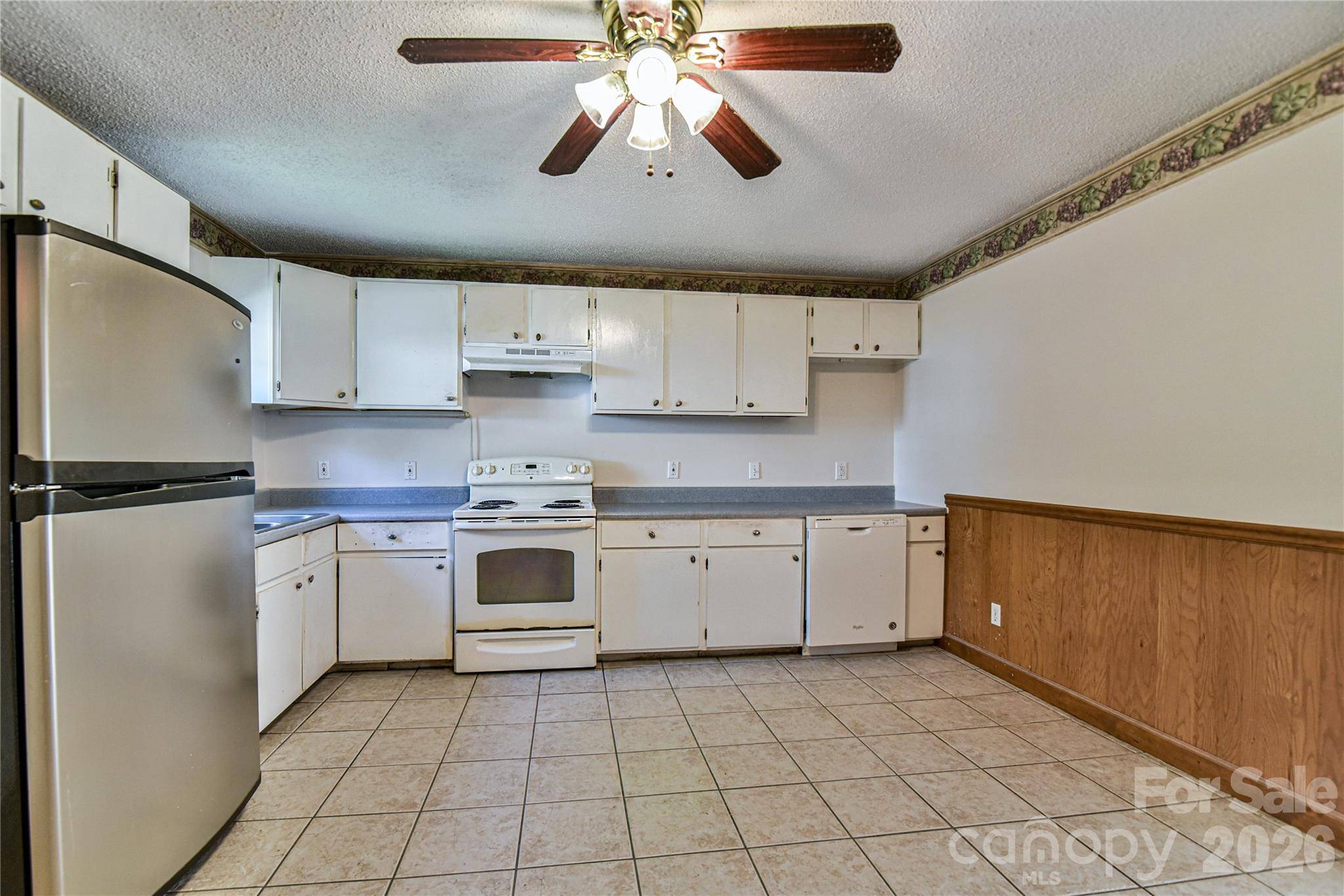 12 Moody ST, Candler, NC 28715