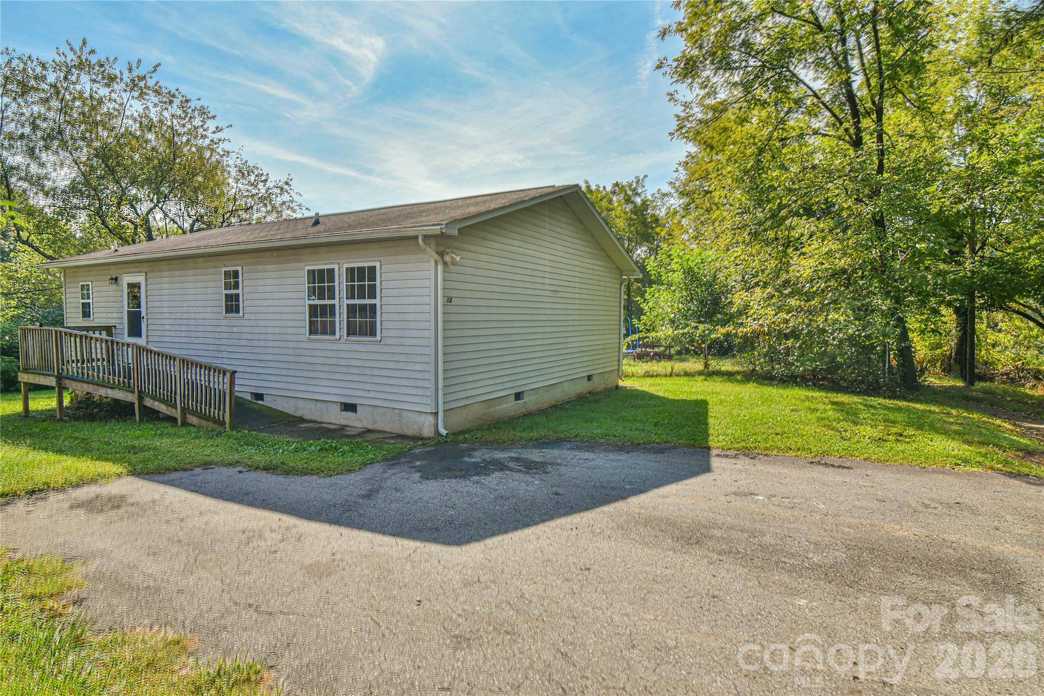 12 Moody ST, Candler, NC 28715