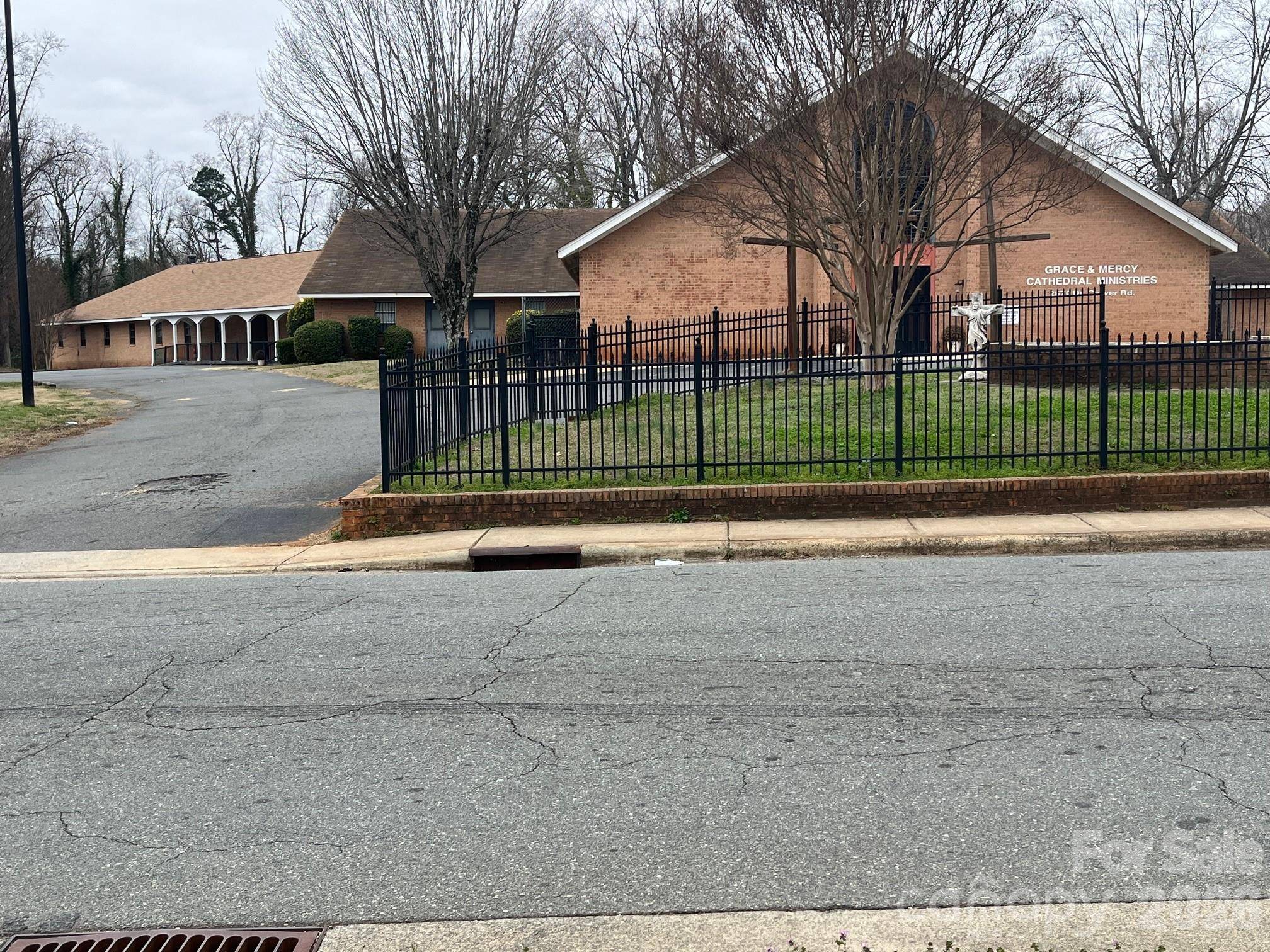 2670 Dr Carver RD, Charlotte, NC 28208