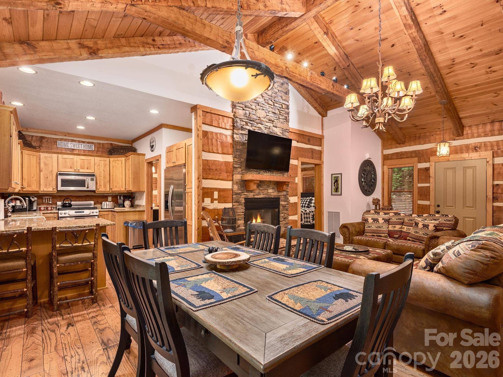 37 Grinnin Sun RD, Burnsville, NC 28714