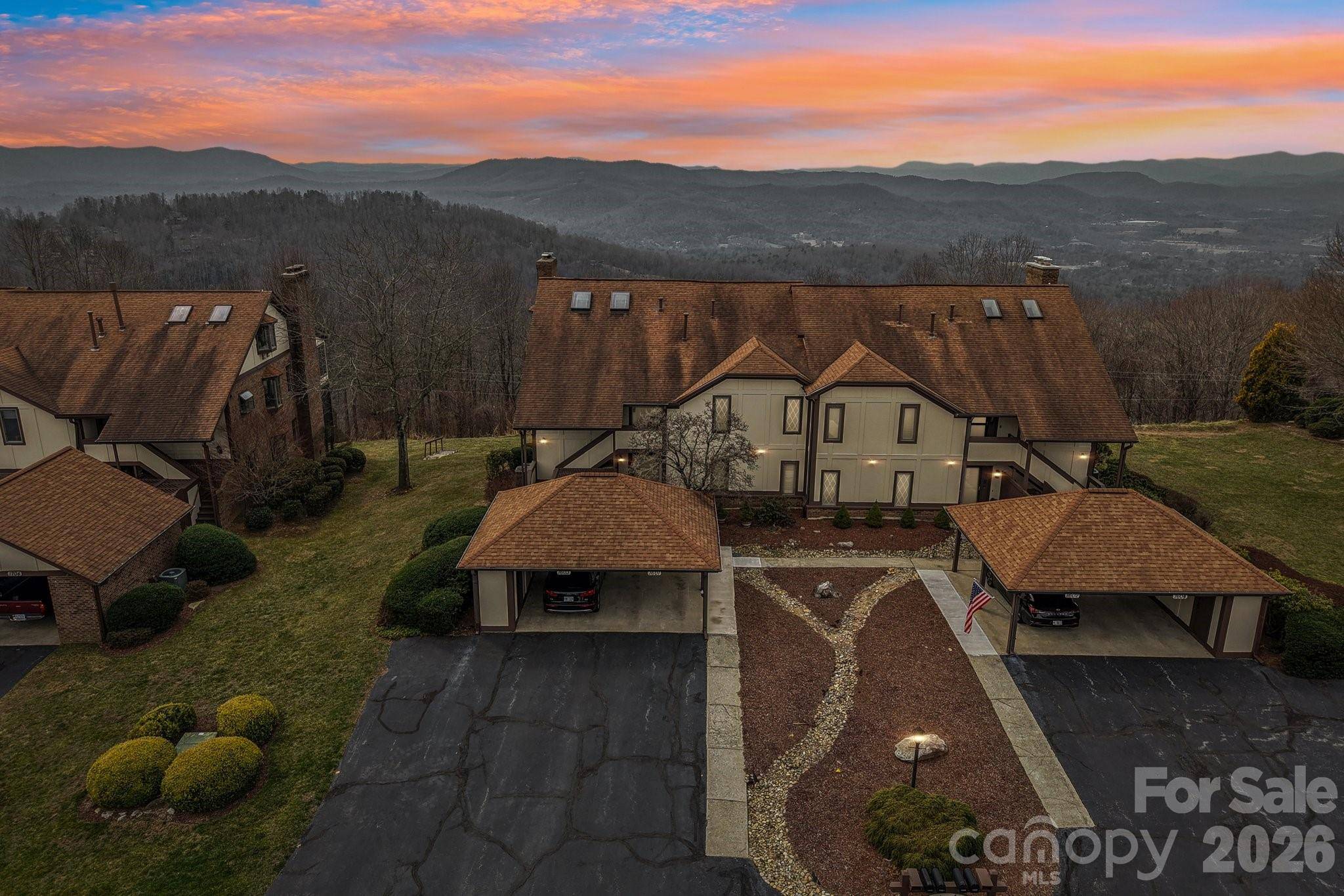 1601 Fleetwood PLZ, Hendersonville, NC 28739