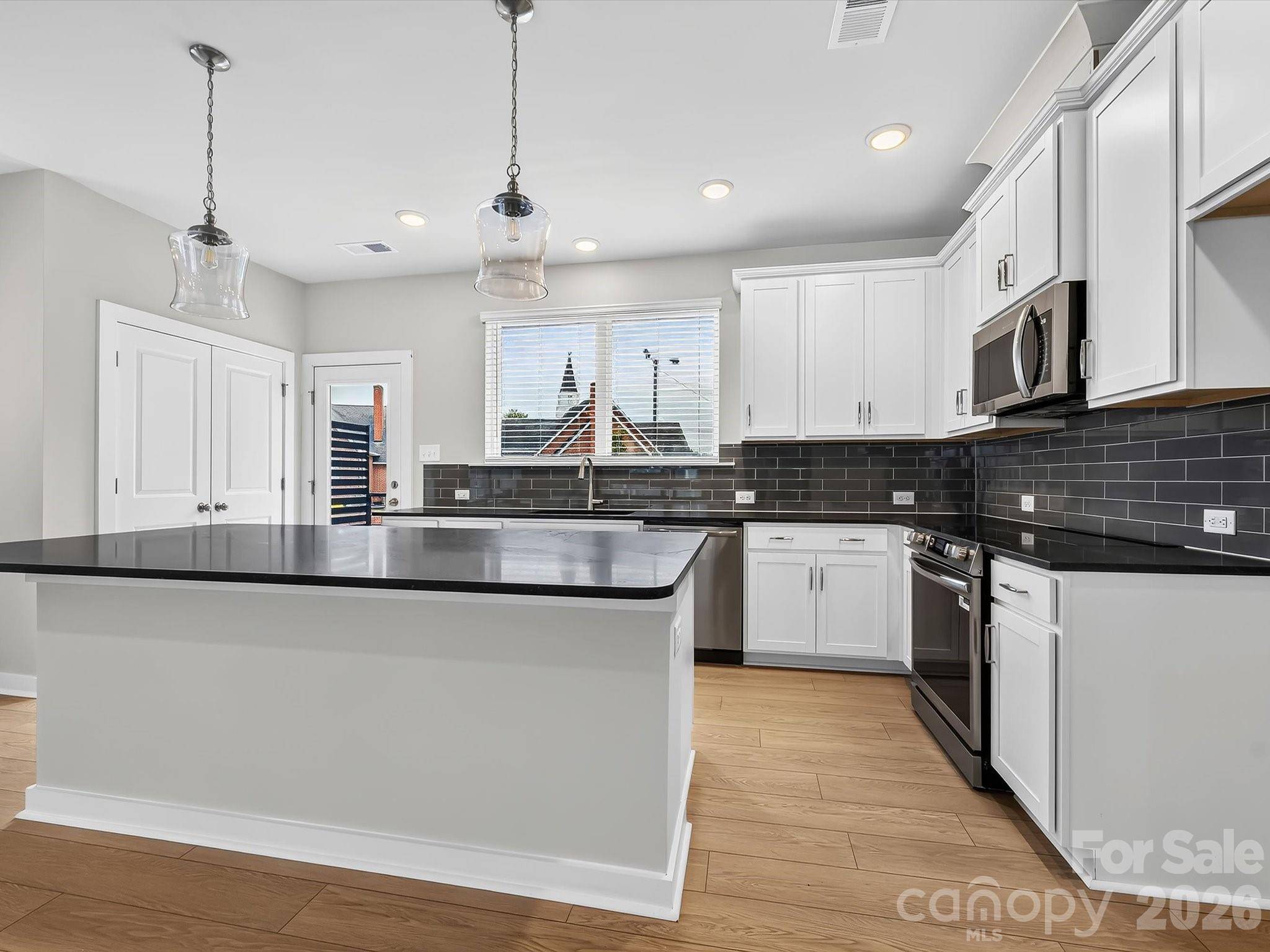 1128 Bismuth LN, Charlotte, NC 28211