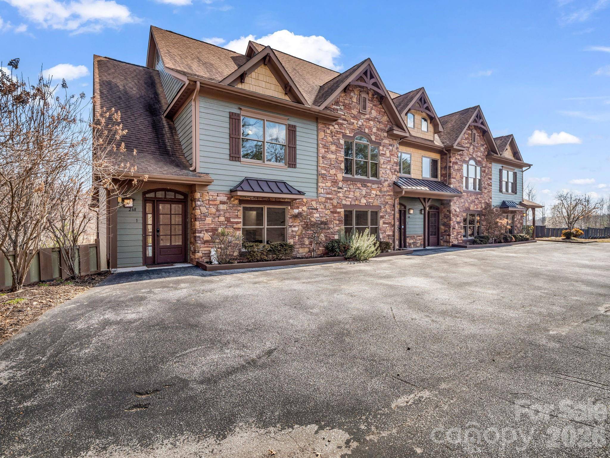 268 Wambli PASS, Lake Lure, NC 28746