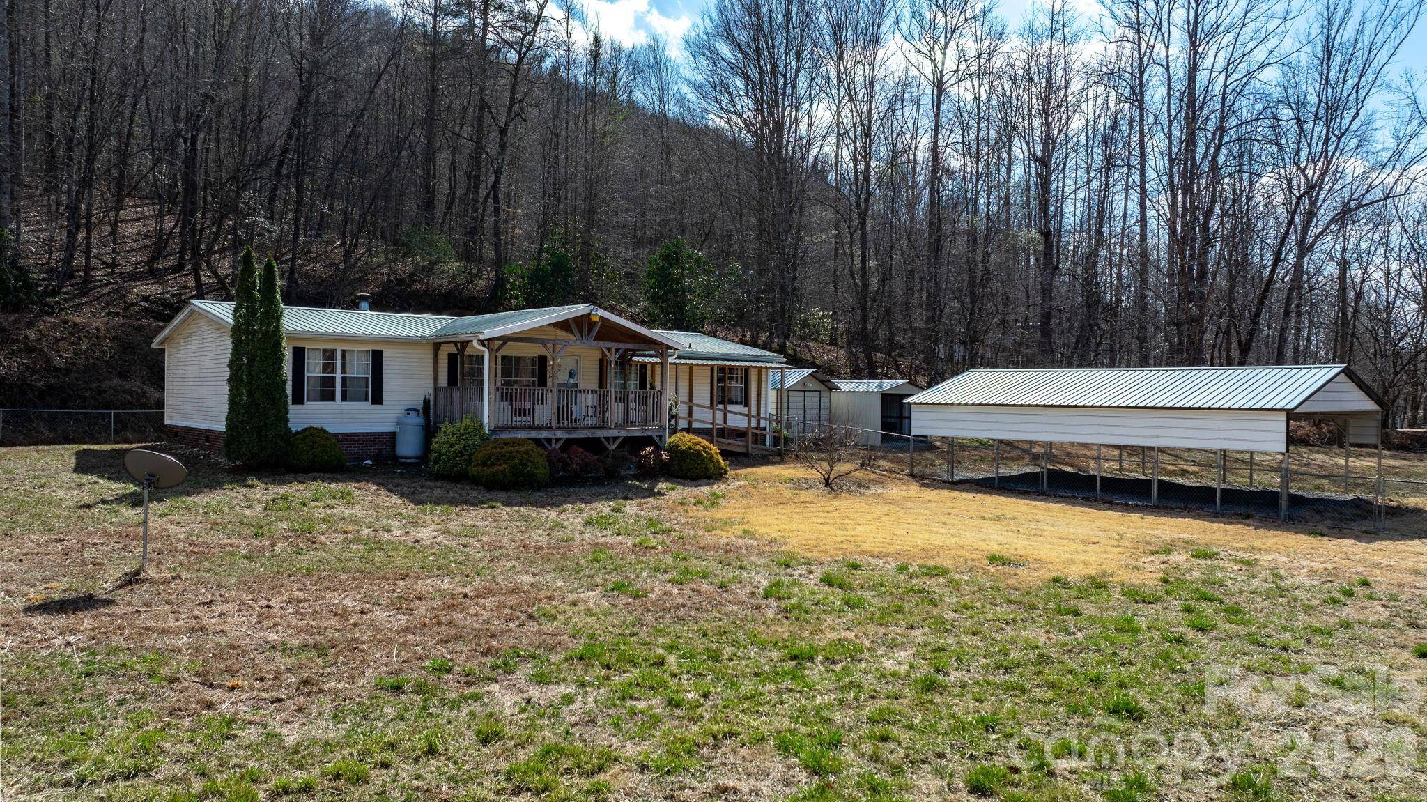 1922 Zacks Fork RD, Lenoir, NC 28645