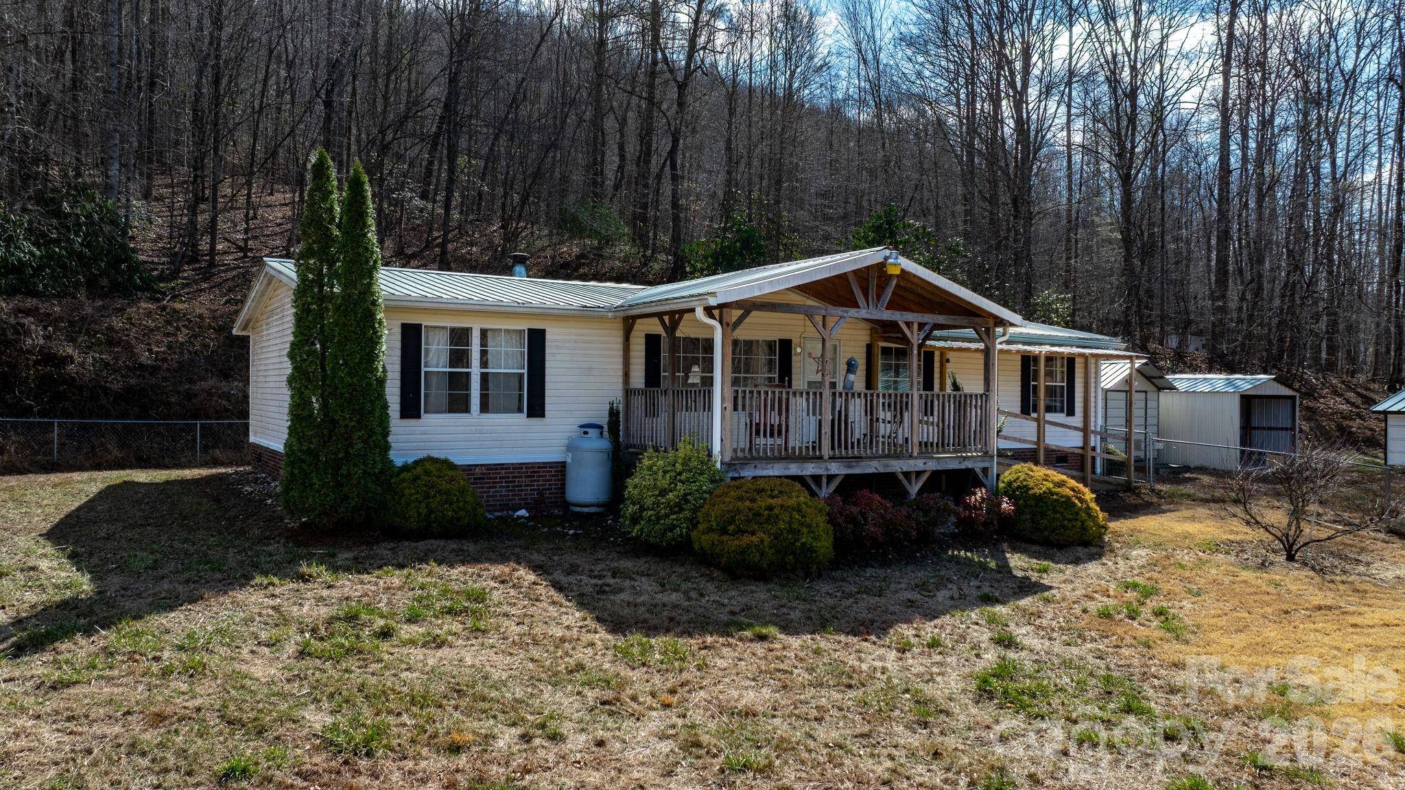 1922 Zacks Fork RD, Lenoir, NC 28645