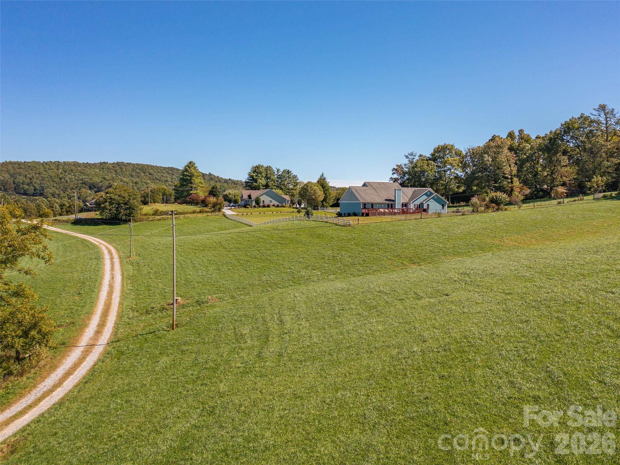 1050 Dale RD, Spruce Pine, NC 28777