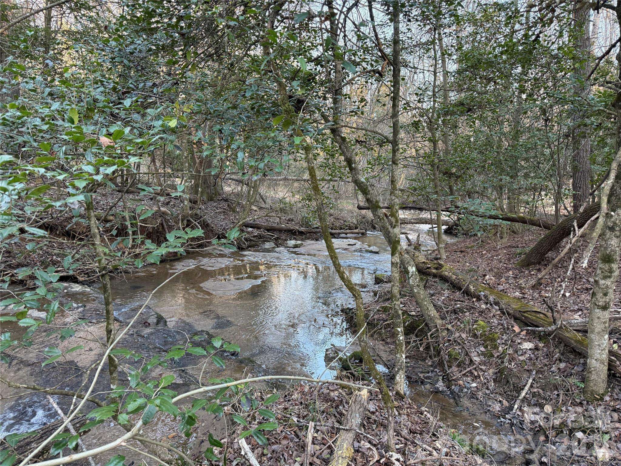 000 Pilgrim Church RD, Hiddenite, NC 28636