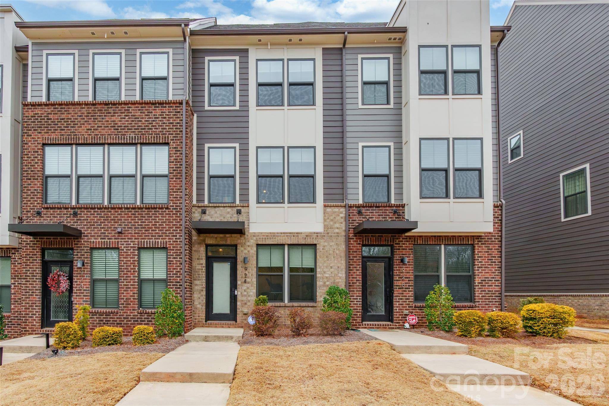 924 Broad River LN, Charlotte, NC 28211