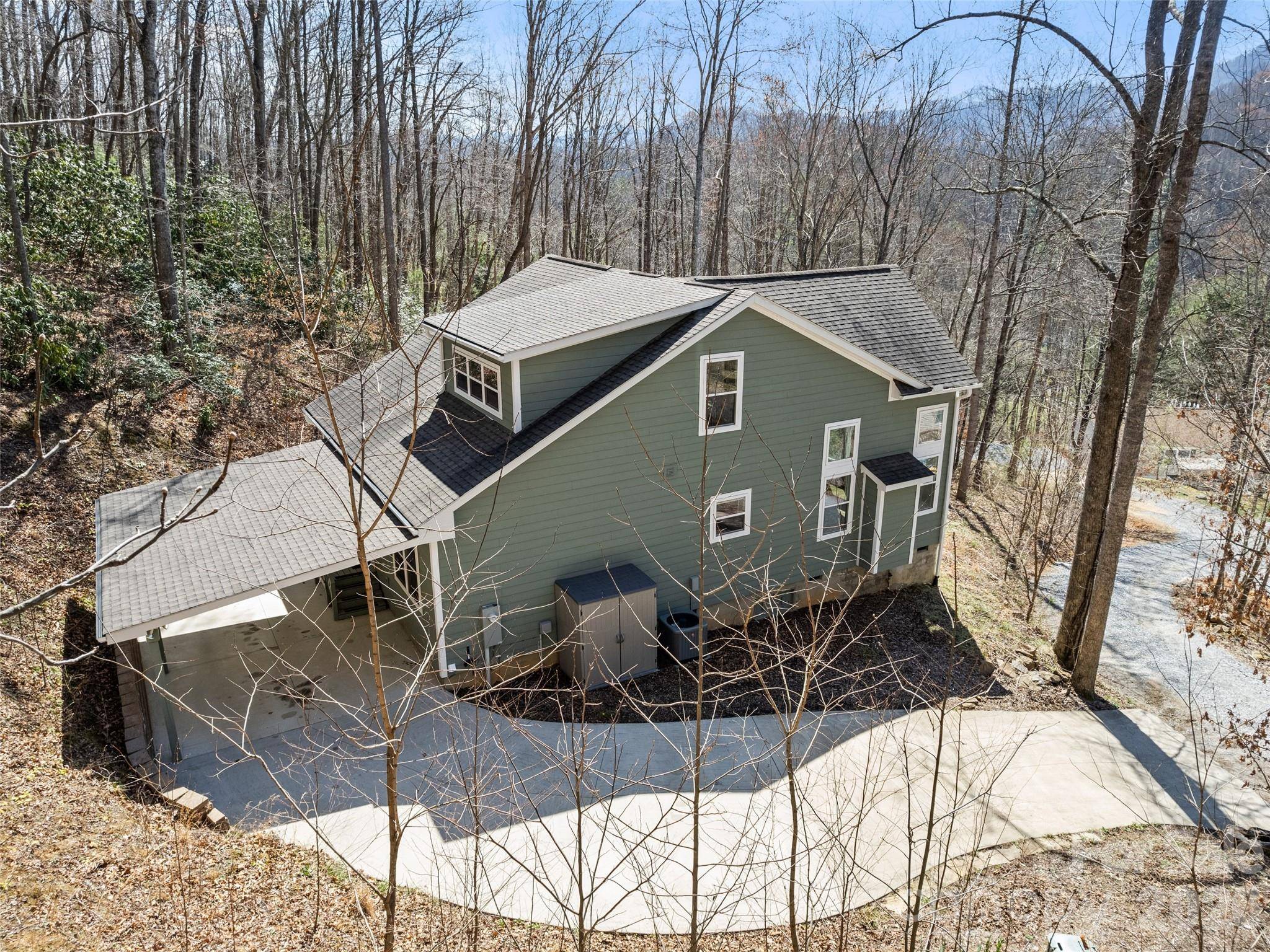 132 Fields DR, Waynesville, NC 28785
