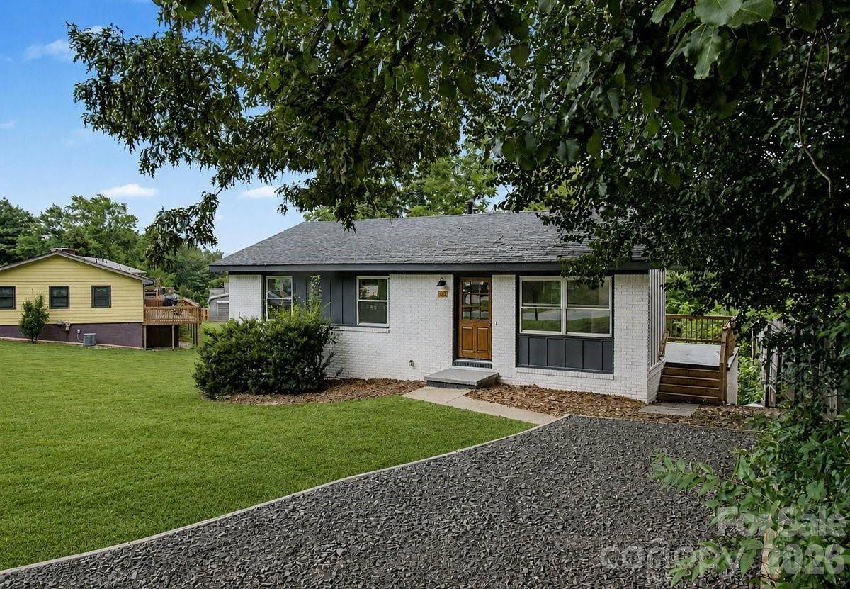 40 Evelake DR, Asheville, NC 28806