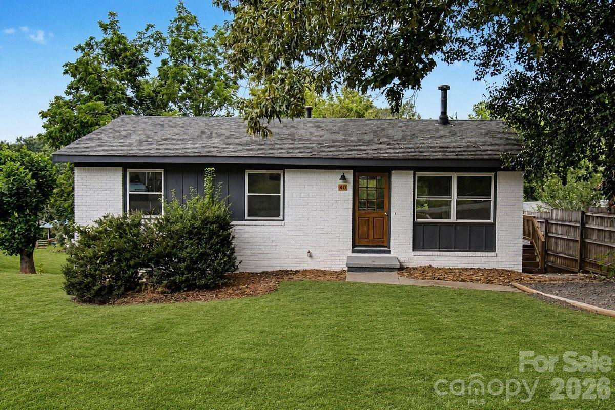 40 Evelake DR, Asheville, NC 28806