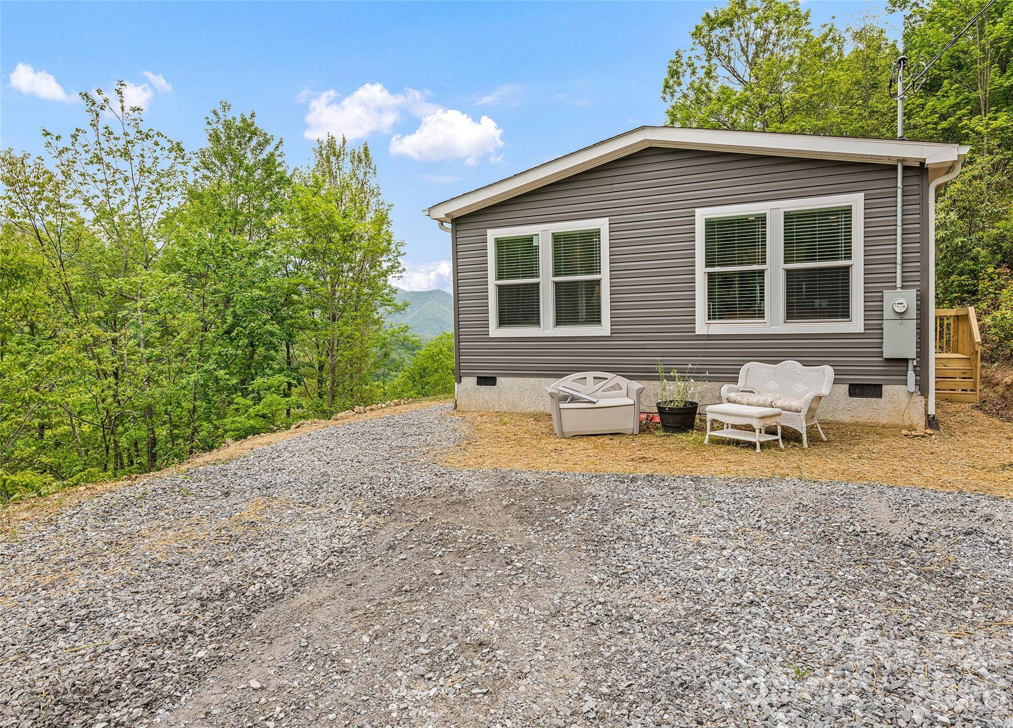 328 Mountain Lion TRL, Maggie Valley, NC 28751