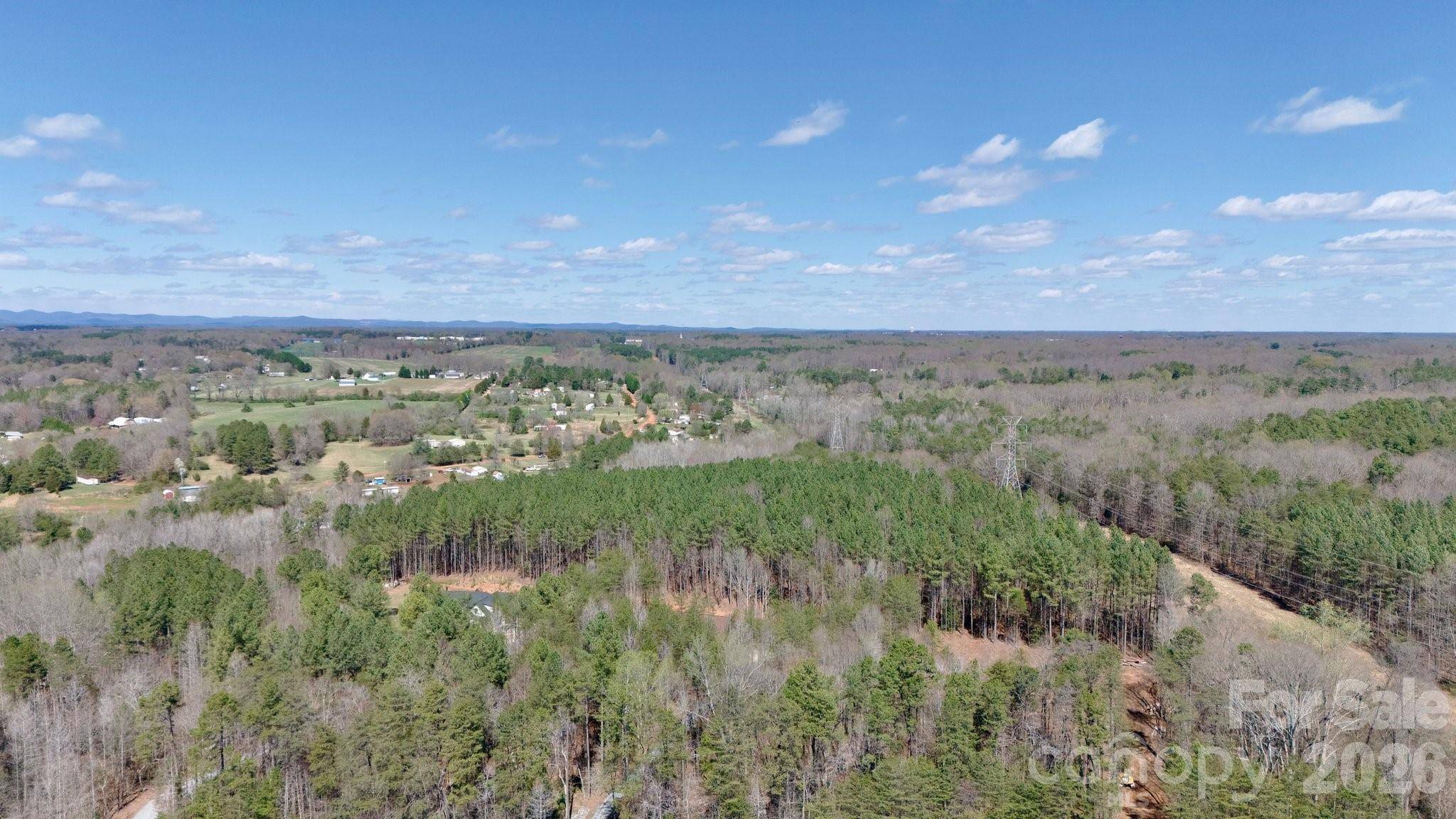 000 Suzanne LN, Statesville, NC 28677