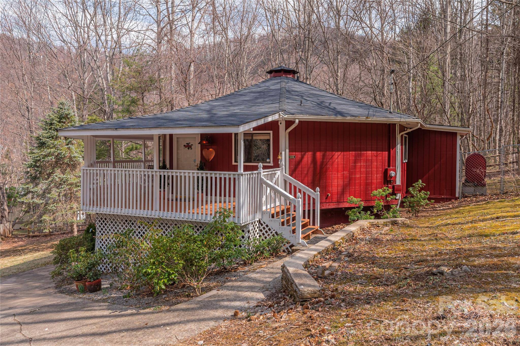 500 Apple Tree CT, Waynesville, NC 28786