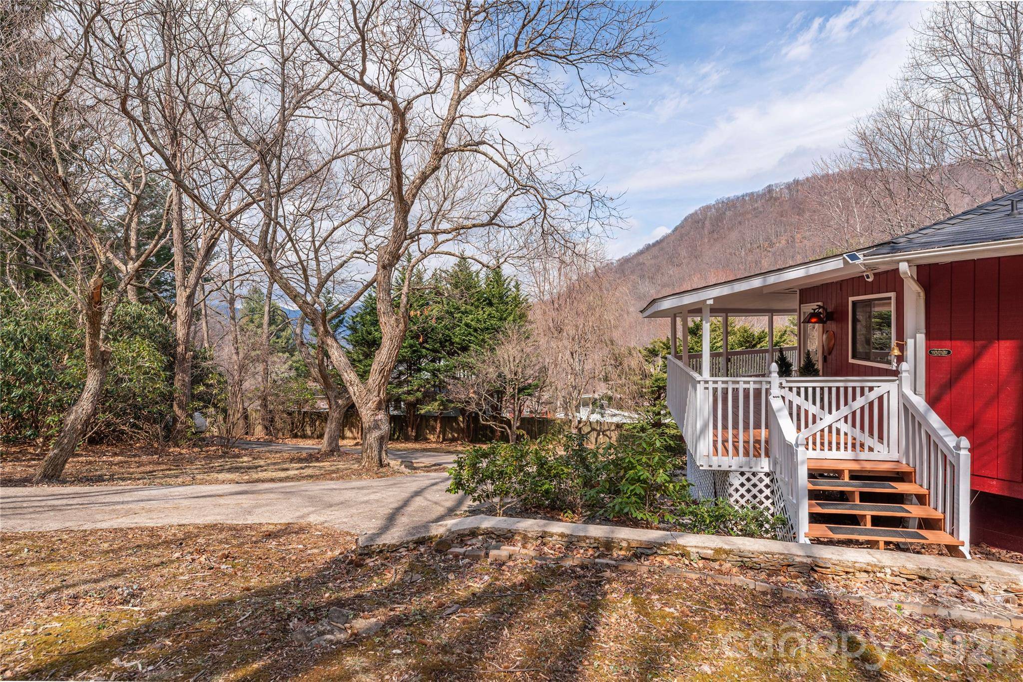 500 Apple Tree CT, Waynesville, NC 28786