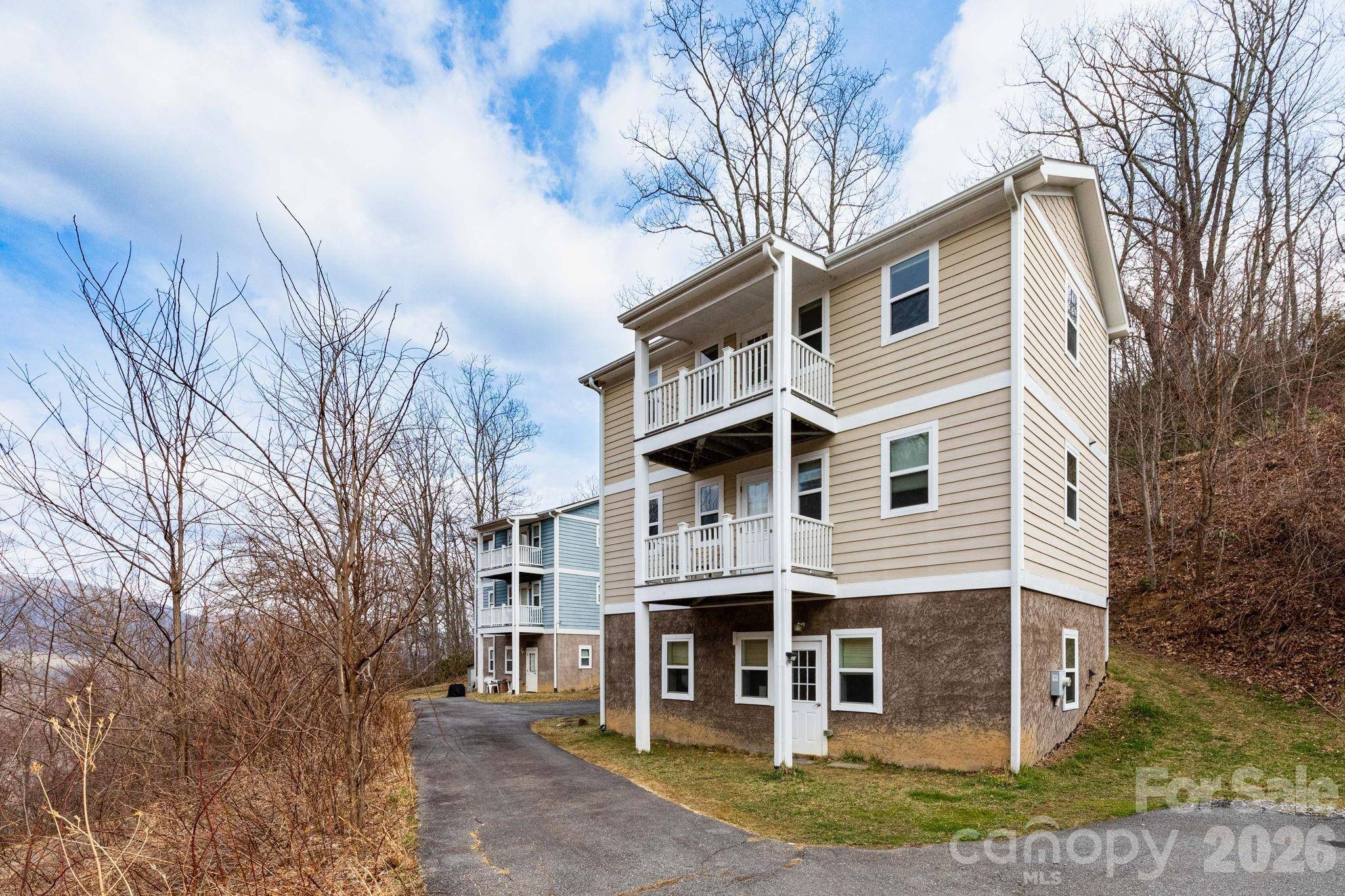 14 Lila LN, Clyde, NC 28721