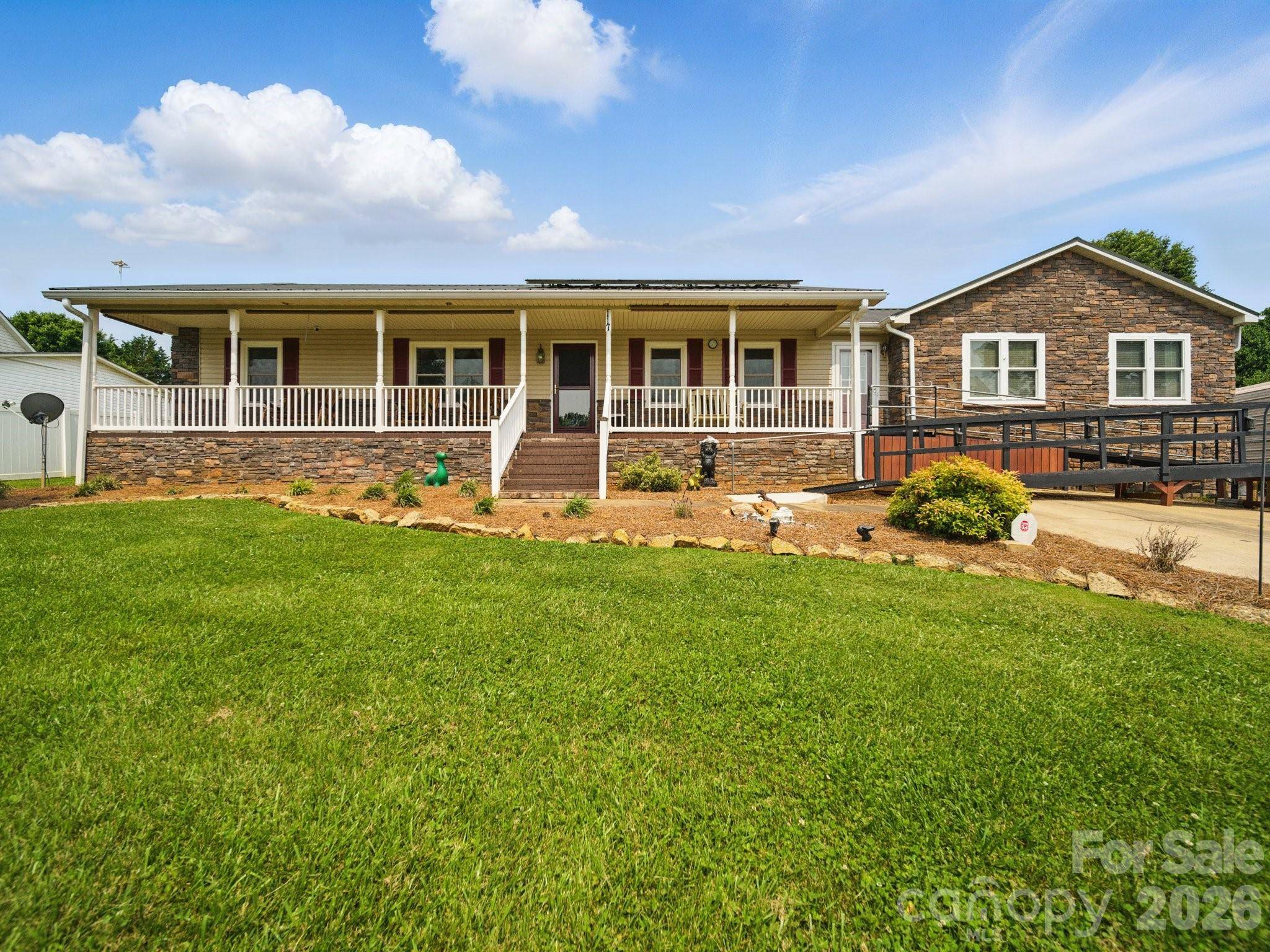 117 Pilots Ridge DR, Bessemer City, NC 28016