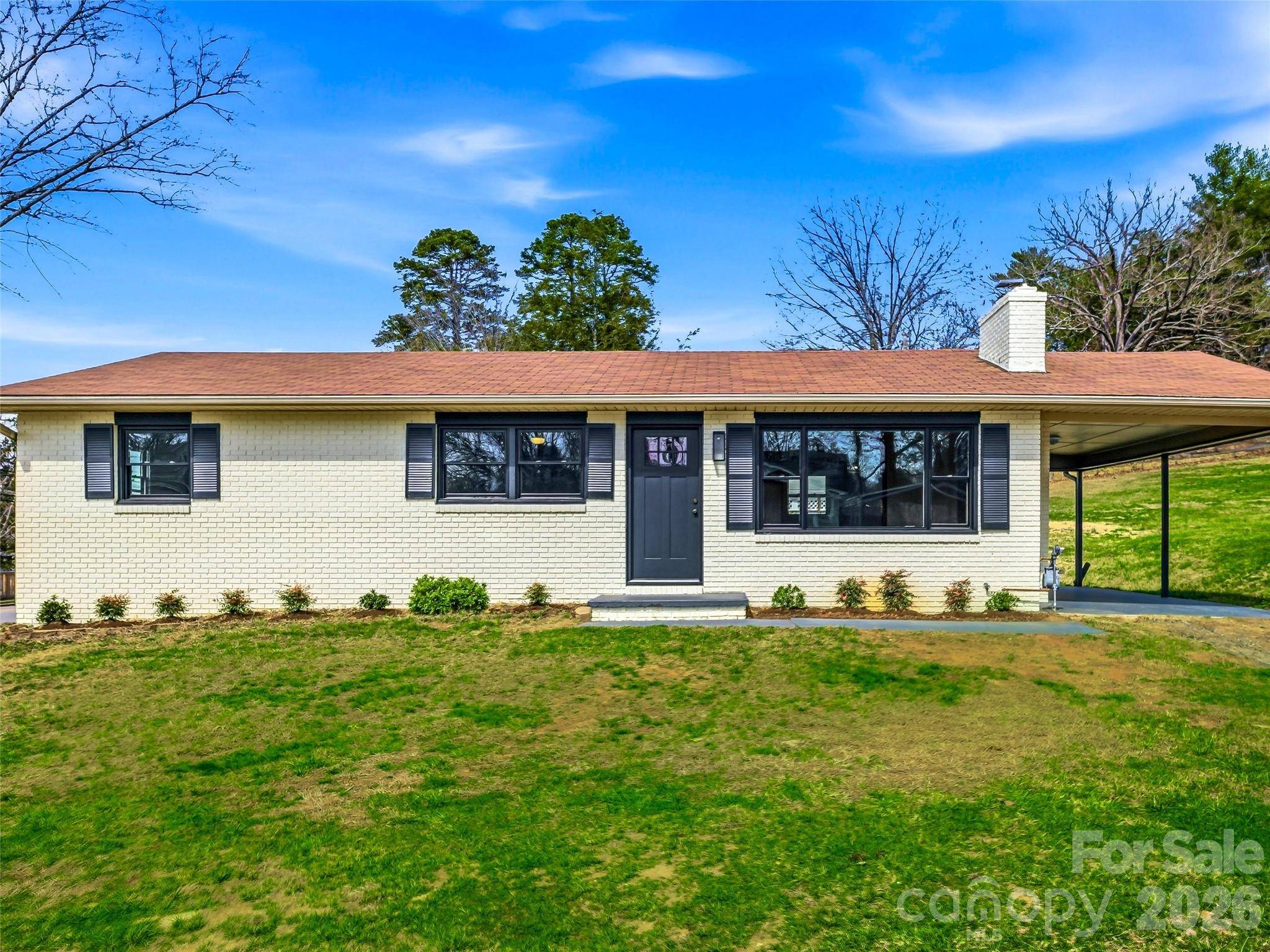 2 Oakland ST, Weaverville, NC 28787